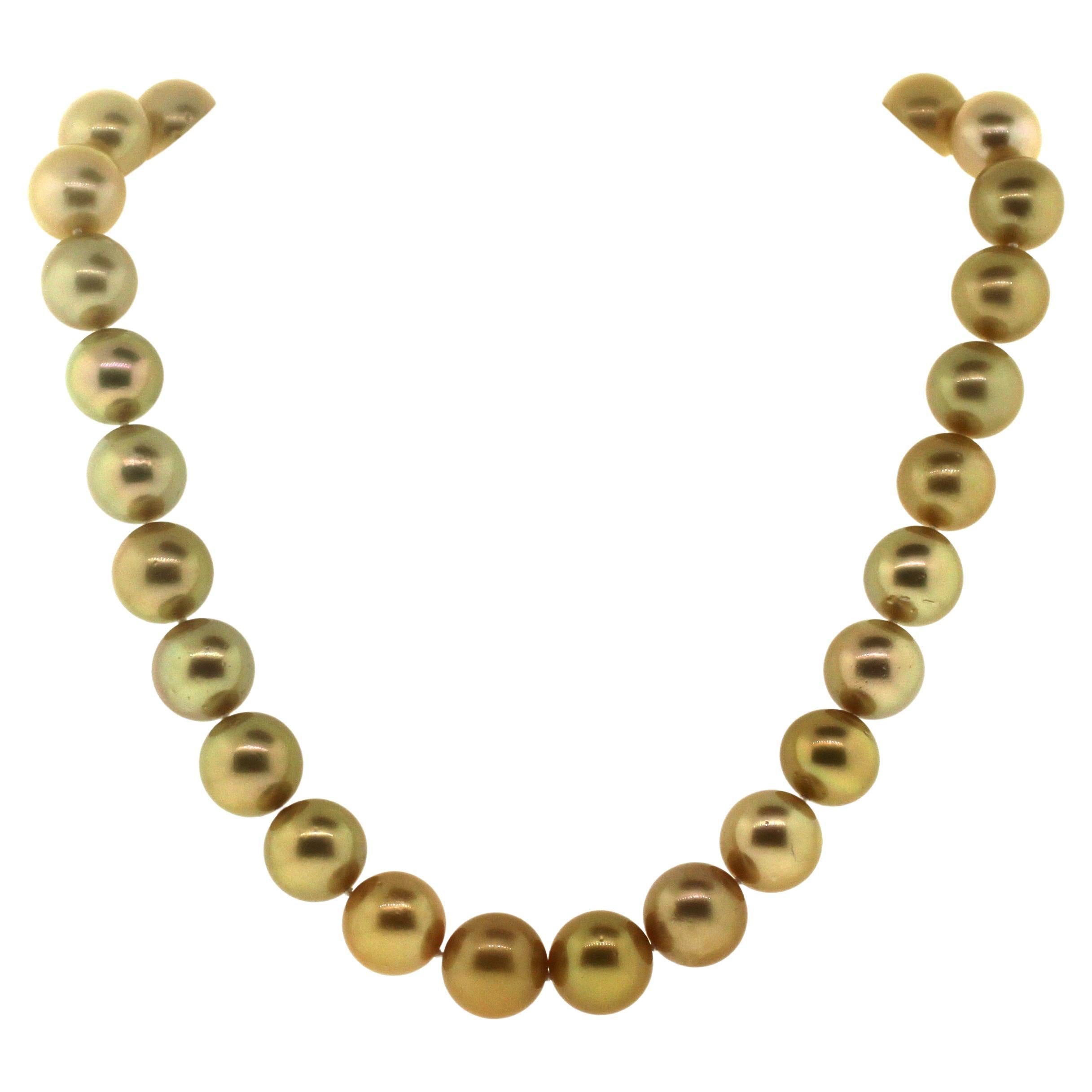Hakimoto Natural Golden South Sea Strand Necklace 18k Clasp For Sale
