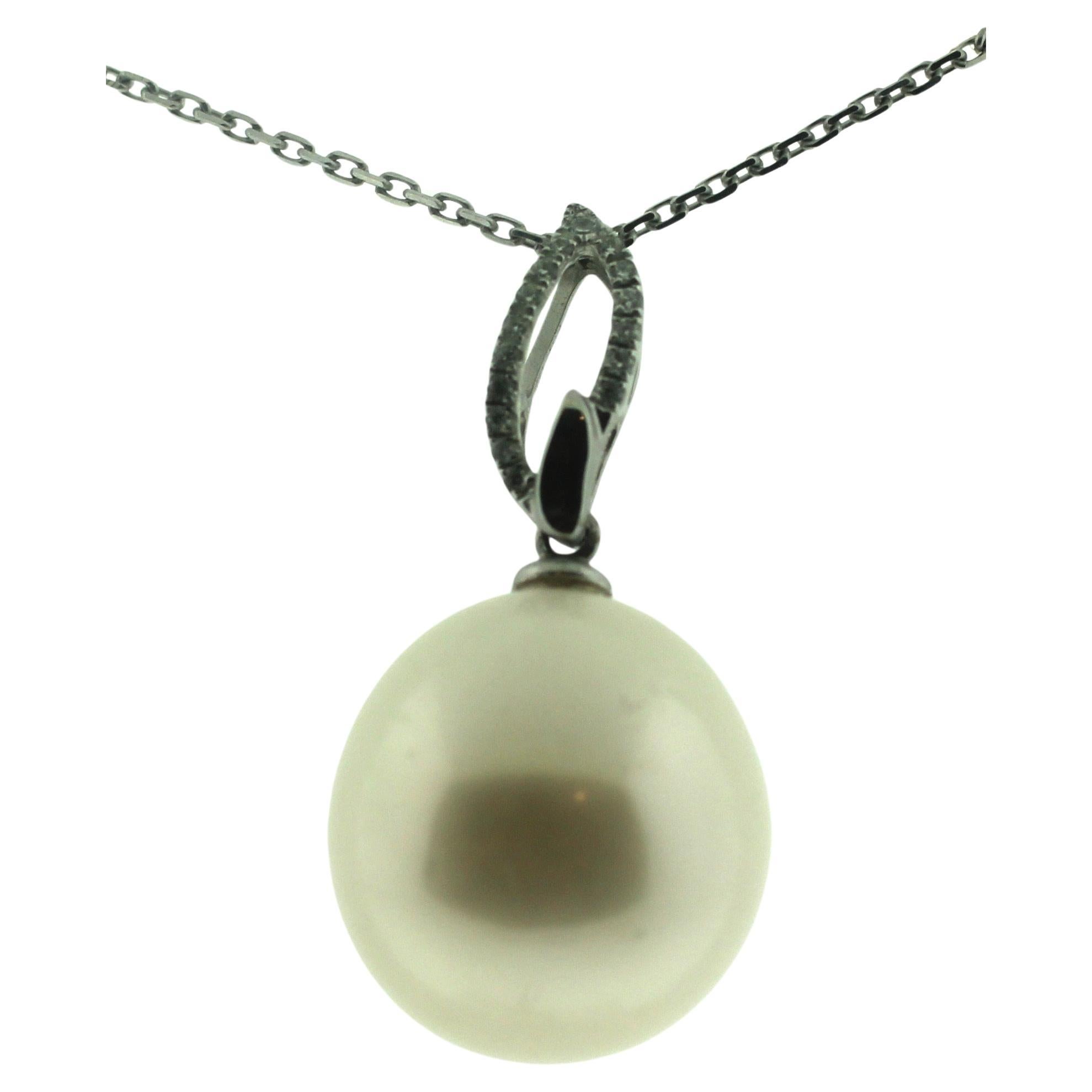 Hakimoto 16 to 15 mm Perfect pearl 18k Diamond Pendent For Sale