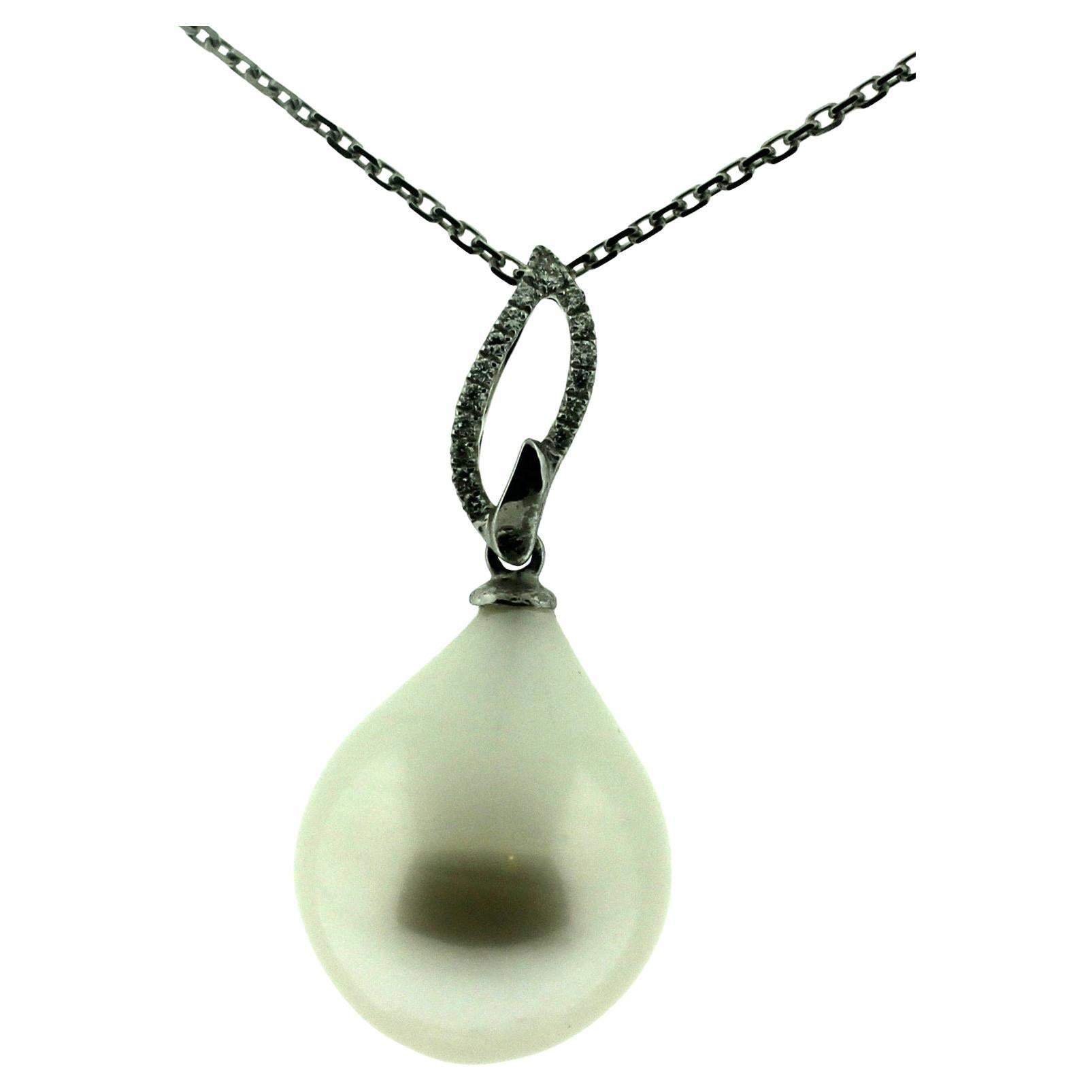 Hakimoto 16 to 15 mm Perfect pearl 18k Diamond Pendent For Sale