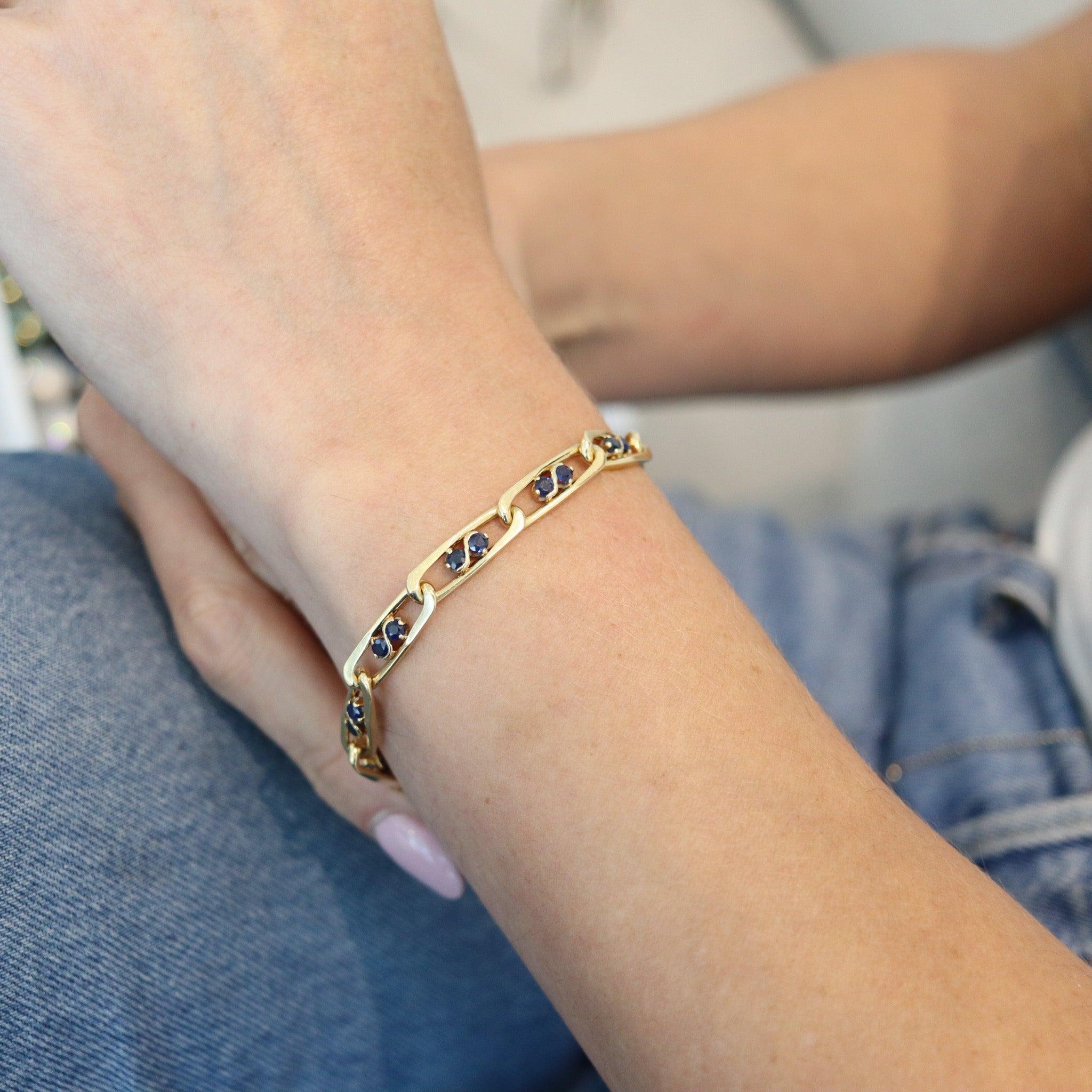 Pulsera Figaro-Plaquette diseñada por L'Enfant para Cartier.

Se trata de una pulsera muy rara e inusual creada en París, Francia, por la casa de joyería Cartier, allá por 1970. Esta pulsera ha sido elaborada con maestría en el taller Georges