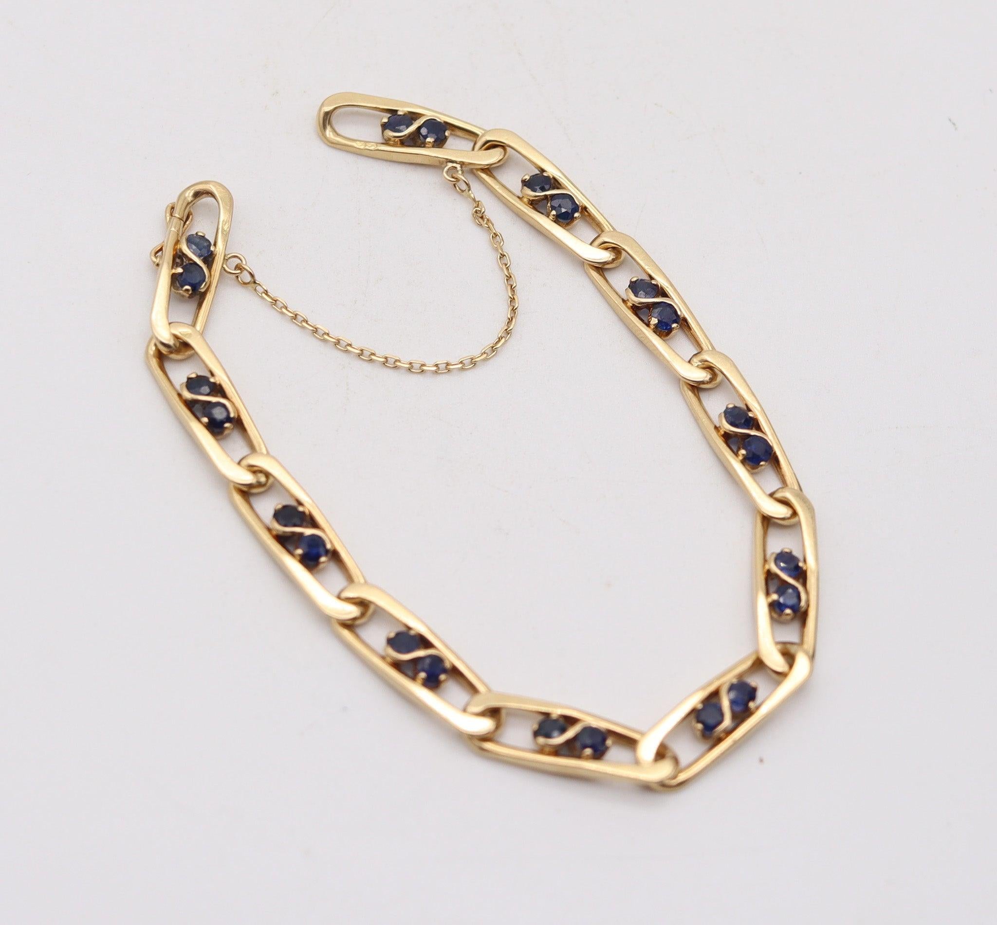 CARTIER 1970 L'Enfant Figaro Pulsera de eslabones en amarillo macizo de 18 quilates con zafiros en venta 2