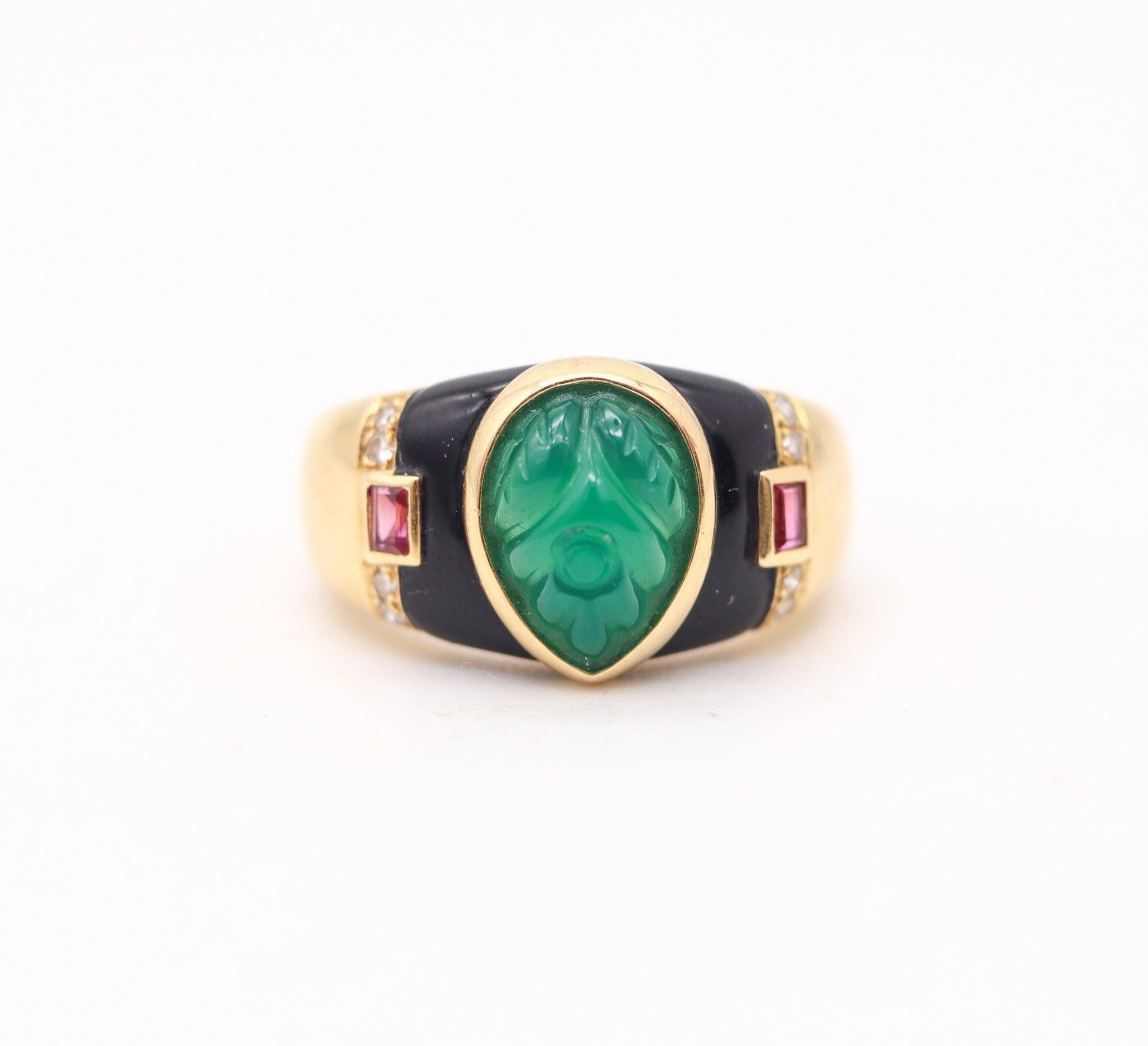 Moderniste CARTIER Paris Bague GAIA en or jaune 18Kt Chrysoprase, diamants, rubis et onyx en vente