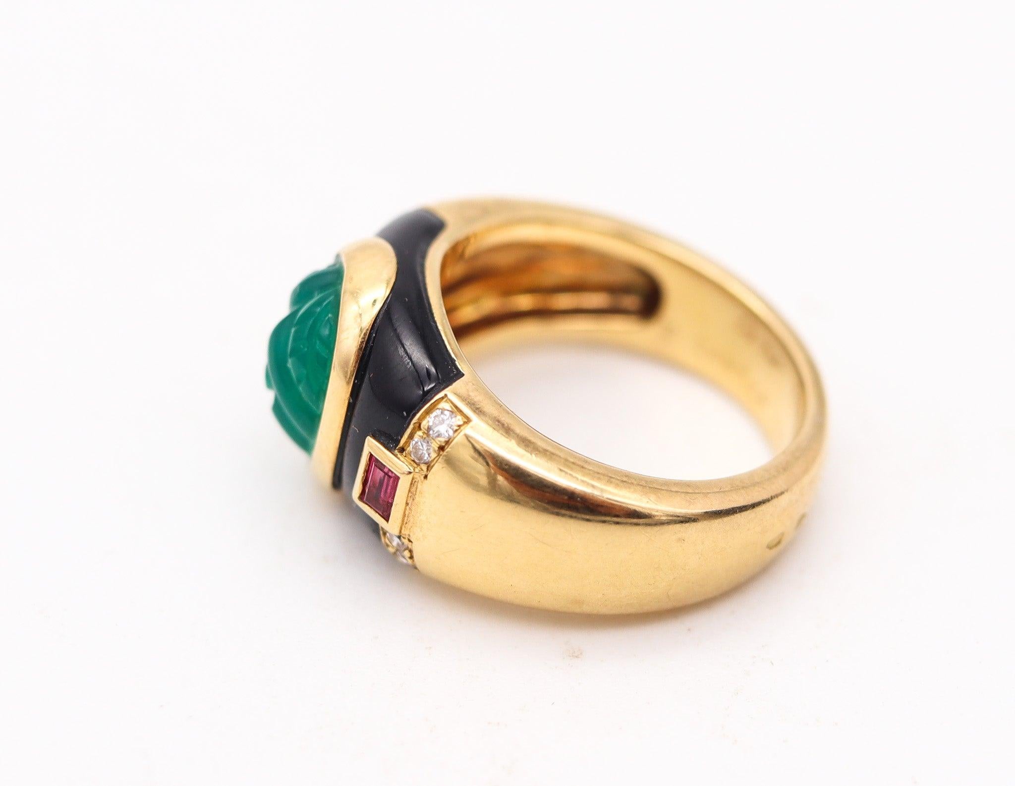 CARTIER Paris Bague GAIA en or jaune 18Kt Chrysoprase, diamants, rubis et onyx Excellent état - En vente à Miami, FL