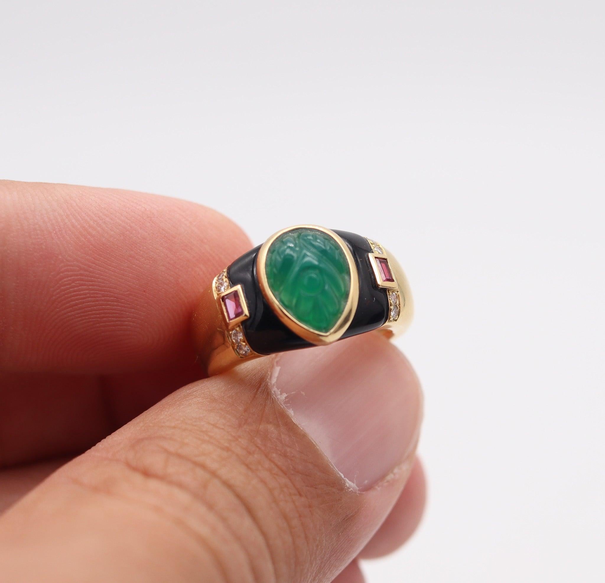 CARTIER Paris Bague GAIA en or jaune 18Kt Chrysoprase, diamants, rubis et onyx en vente 1