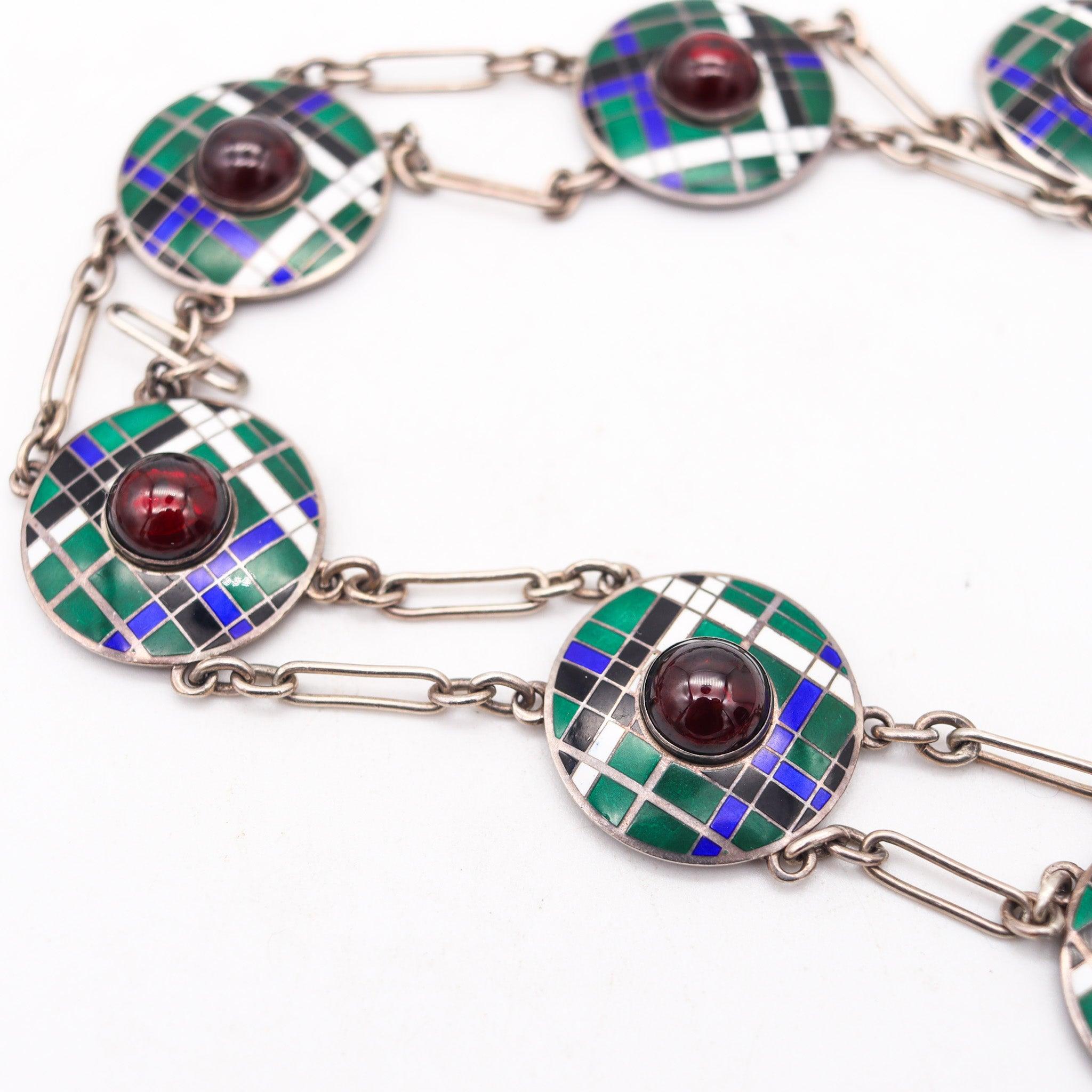 Cabochon Burberry Modernist 1960 Cintura con smalto cloisonné in argento e granato in vendita