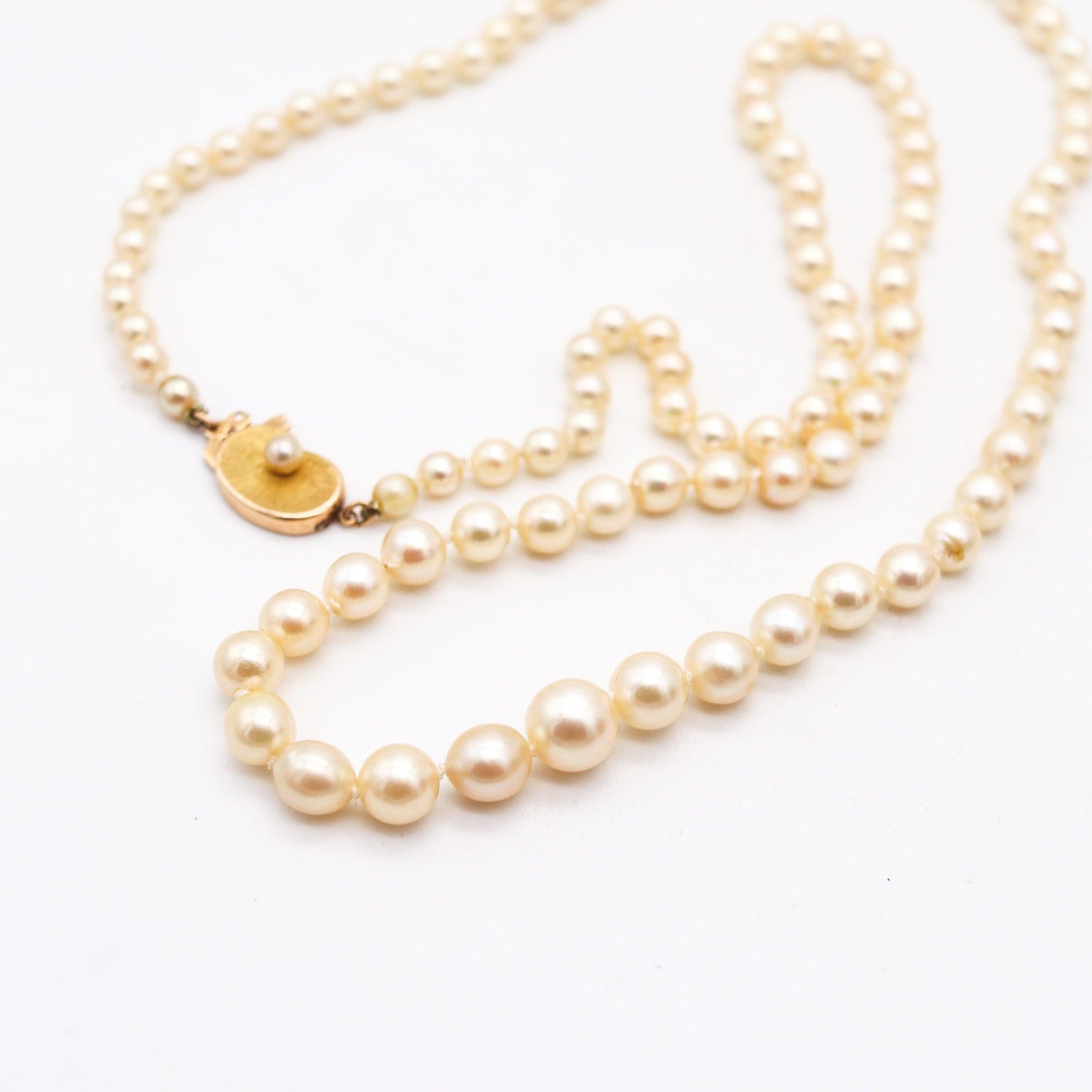 Taglio rotondo PERLE CULTURATE Collana lunga graduata vintage con chiusura in oro giallo 18Kt in vendita