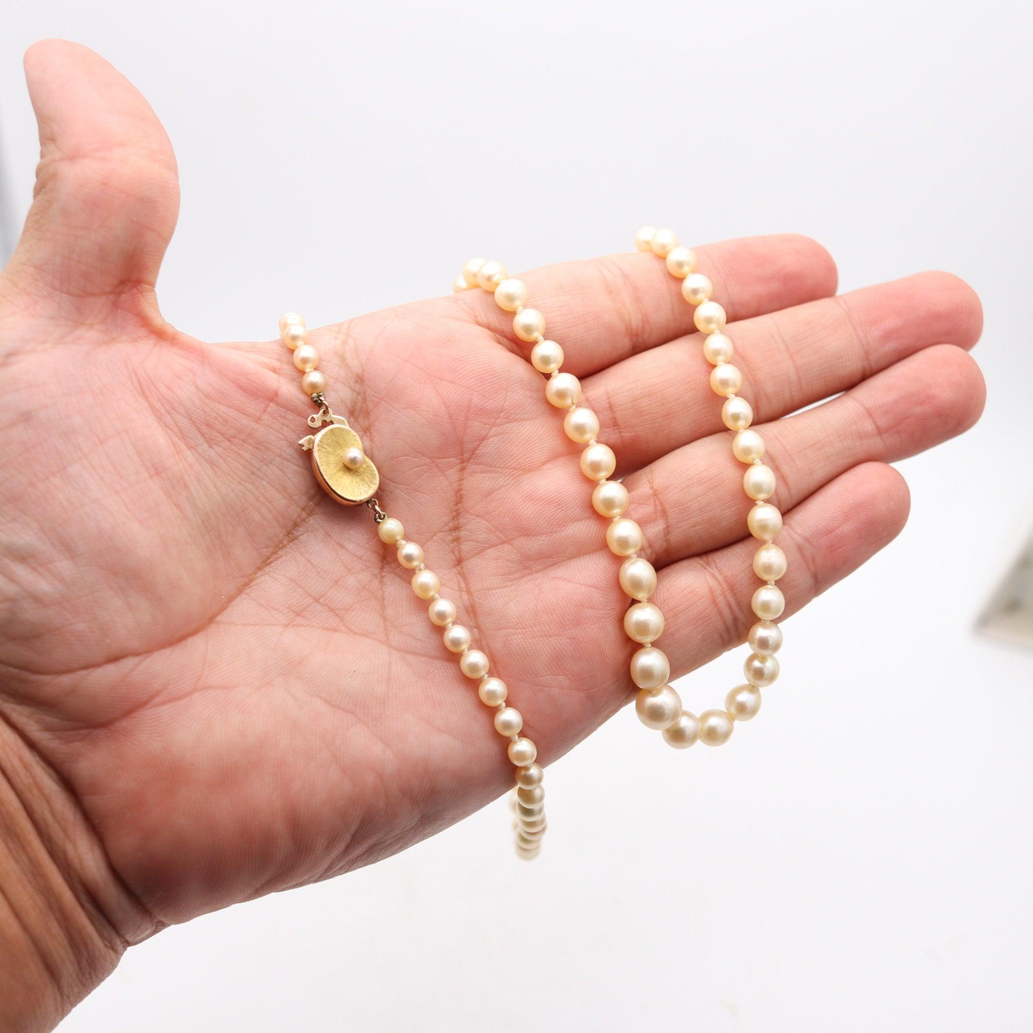 PERLE CULTURATE Collana lunga graduata vintage con chiusura in oro giallo 18Kt in vendita 1