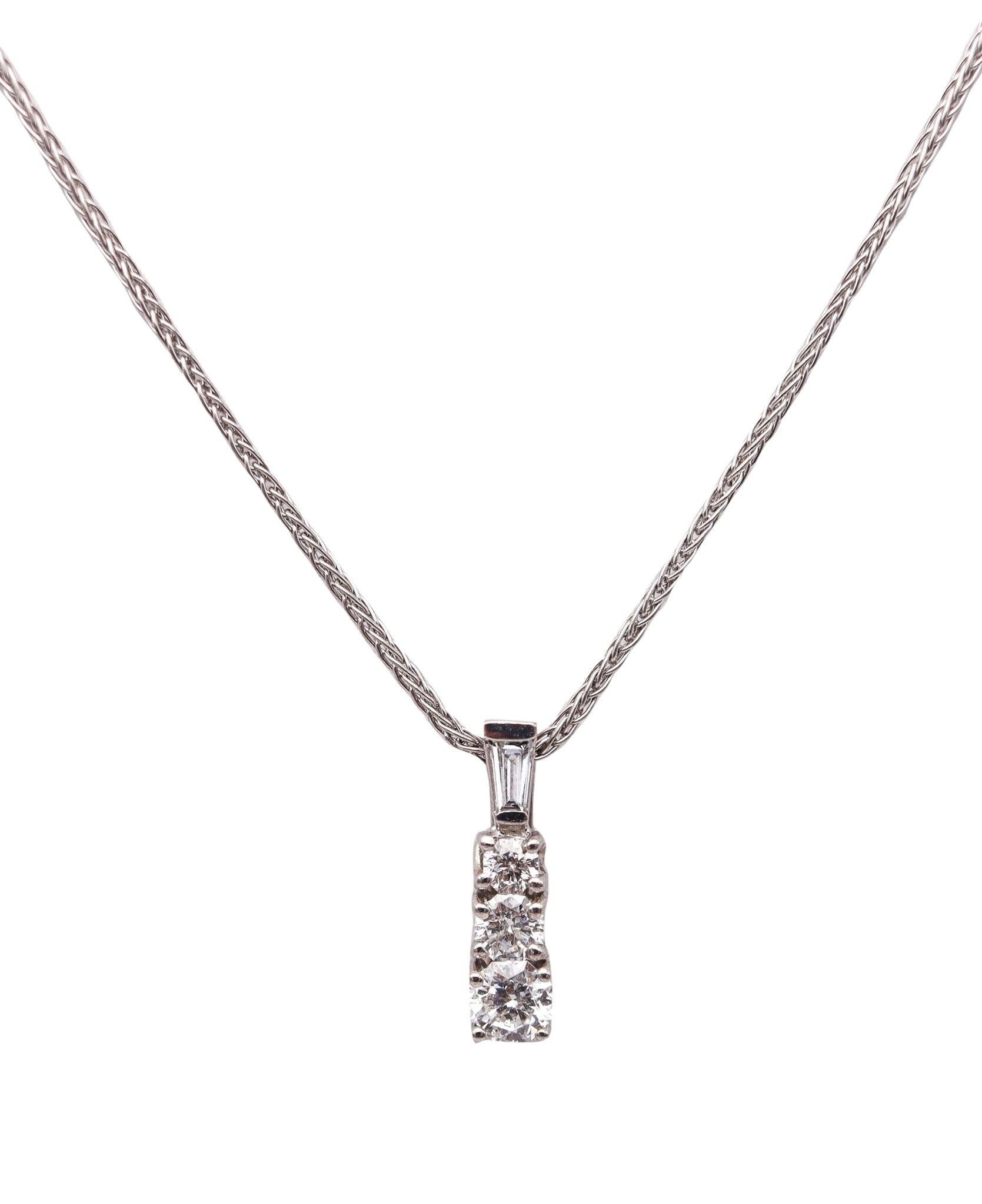 Collier pendentif MODERNISTE en platine avec diamants blancs VVS gradués en vente