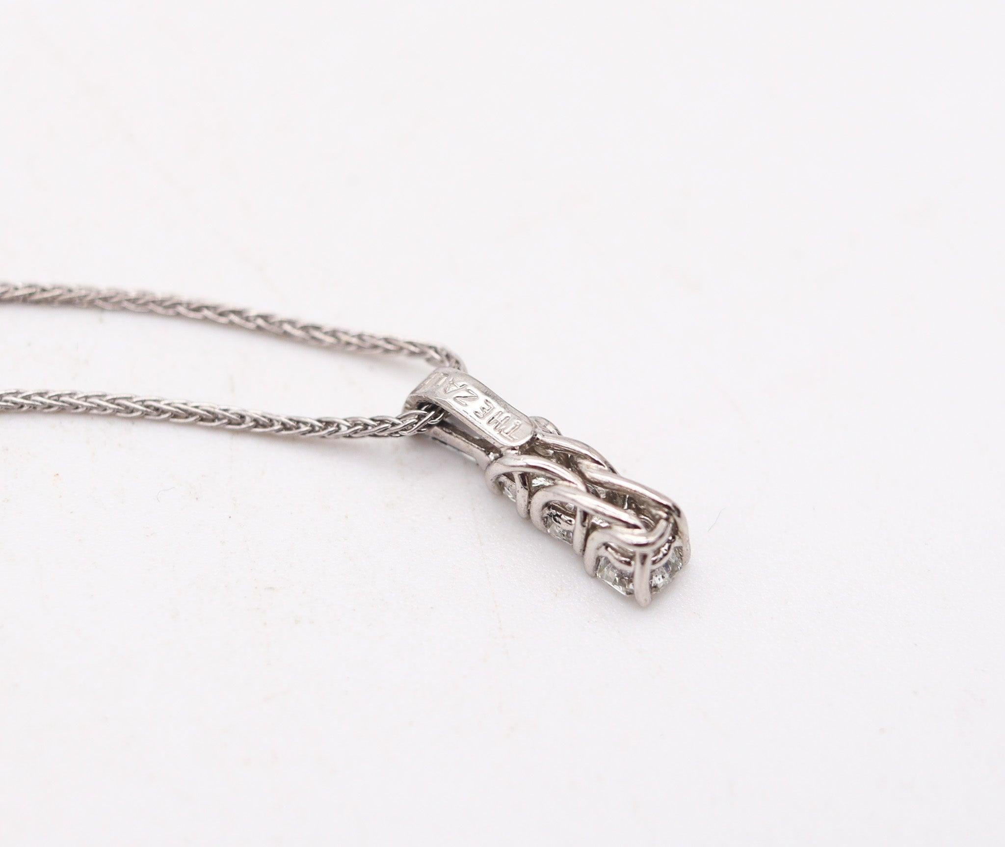 Collier pendentif MODERNISTE en platine avec diamants blancs VVS gradués Pour femmes en vente