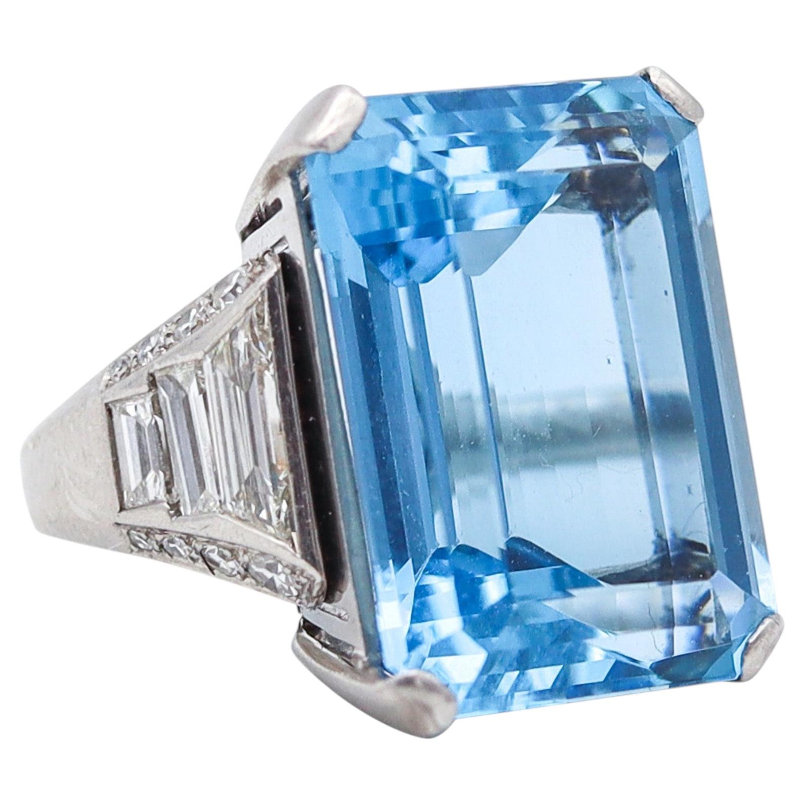 BOUCHERON Paris 1938 Art Deco Platinum Ring With 23.55 Cwt Aquamarine & Diamonds For Sale