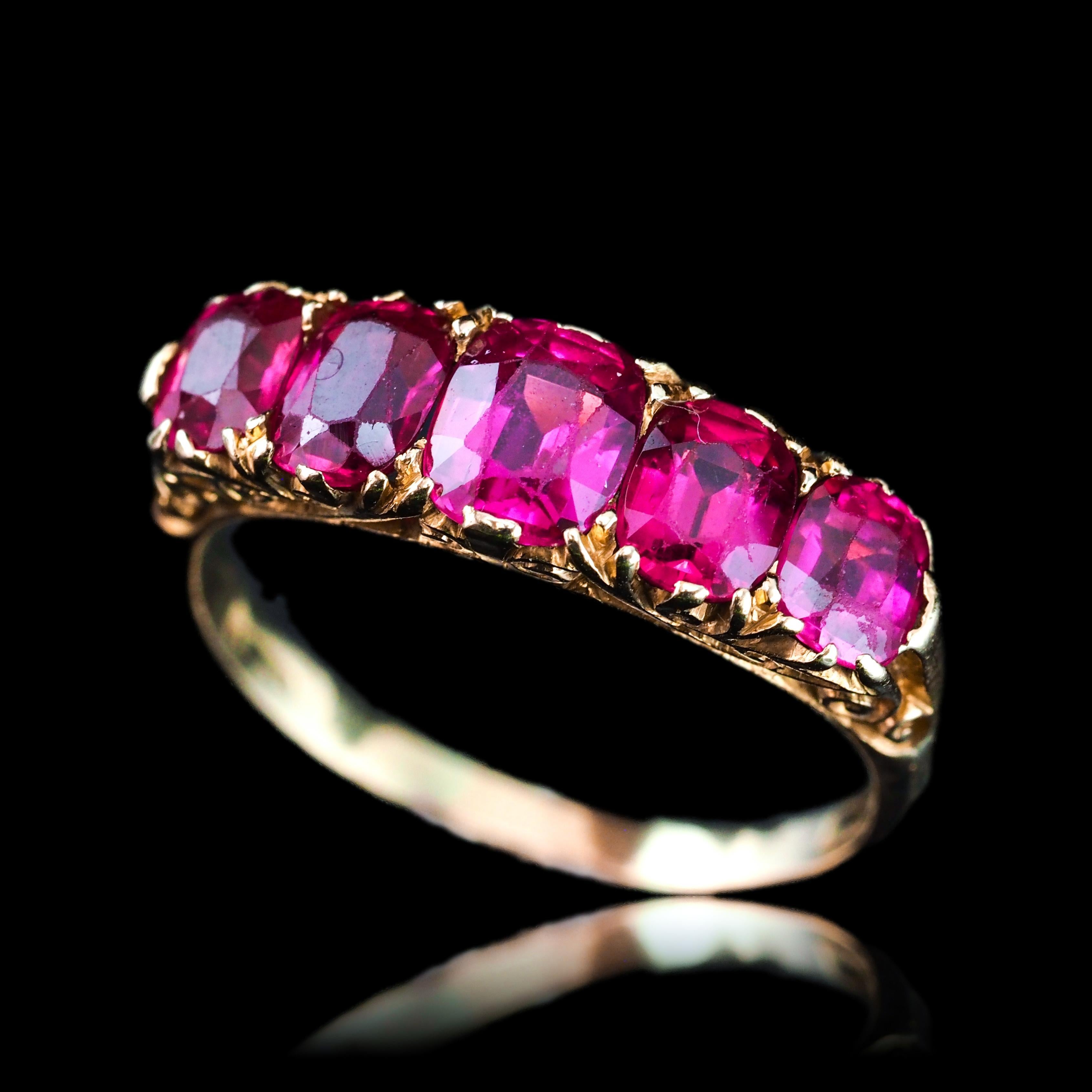 Antique Victorian Ruby Ring 5 Stone Design 18K Gold - c.1900 en vente 1