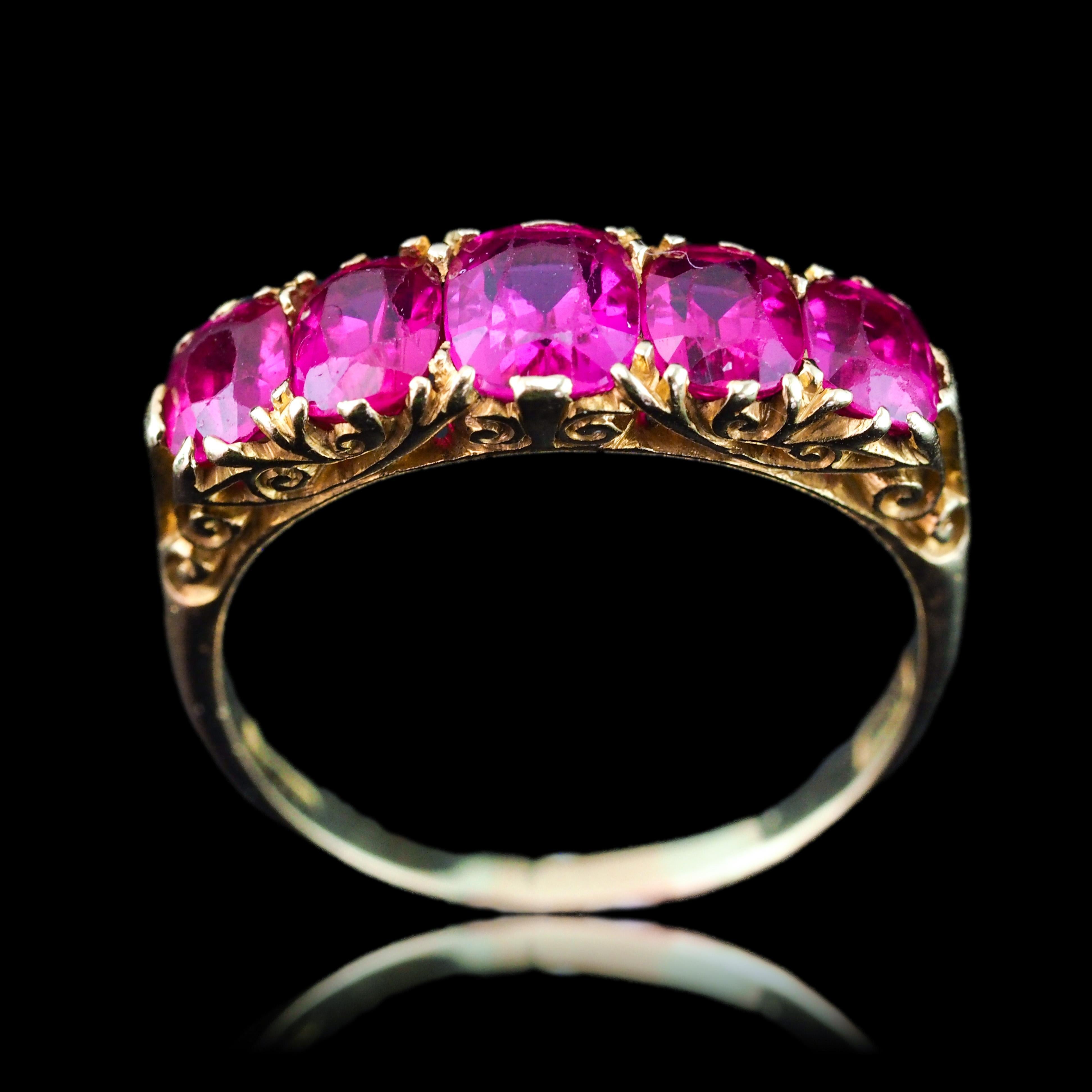 Antique Victorian Ruby Ring 5 Stone Design 18K Gold - c.1900 en vente 3