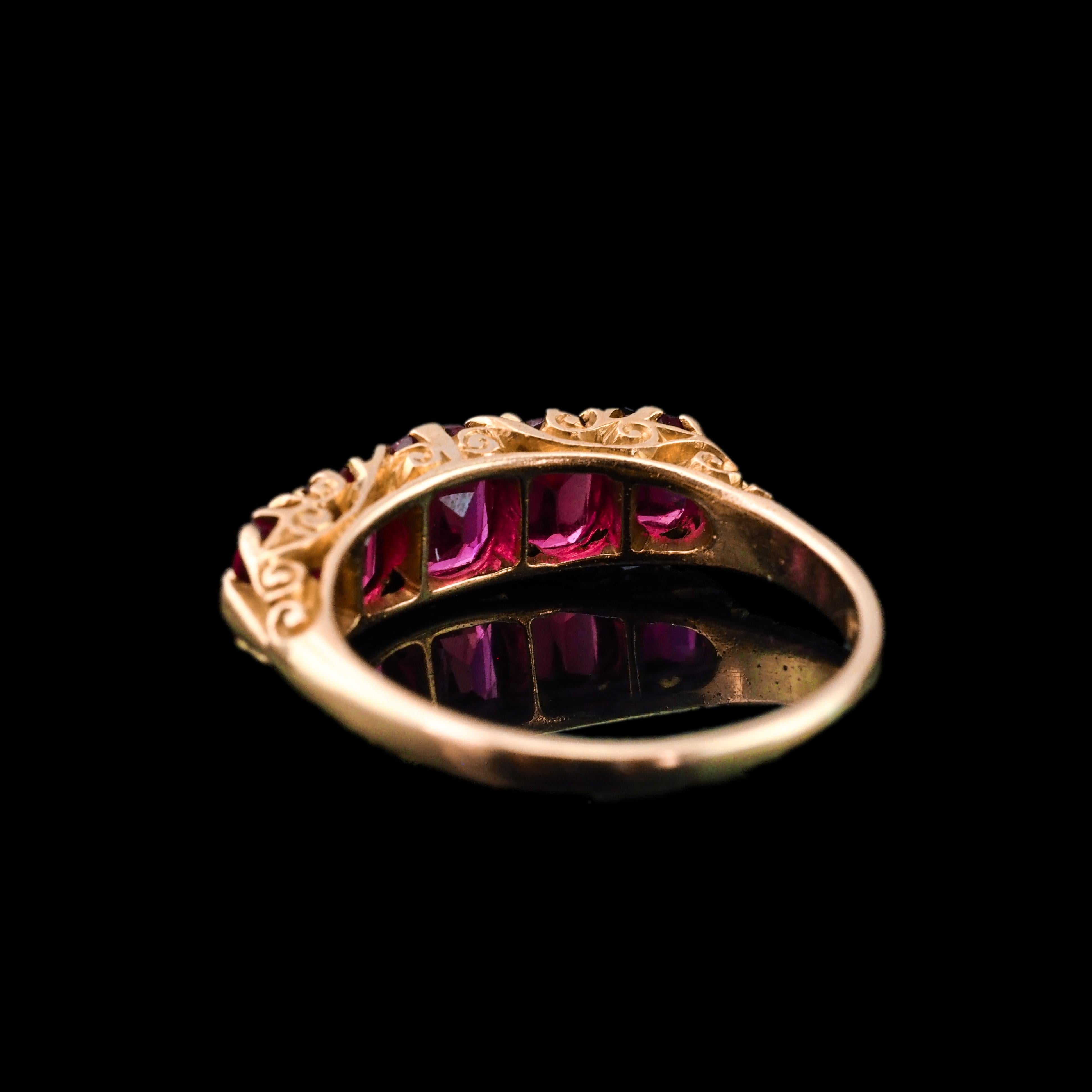 Antique Victorian Ruby Ring 5 Stone Design 18K Gold - c.1900 en vente 4