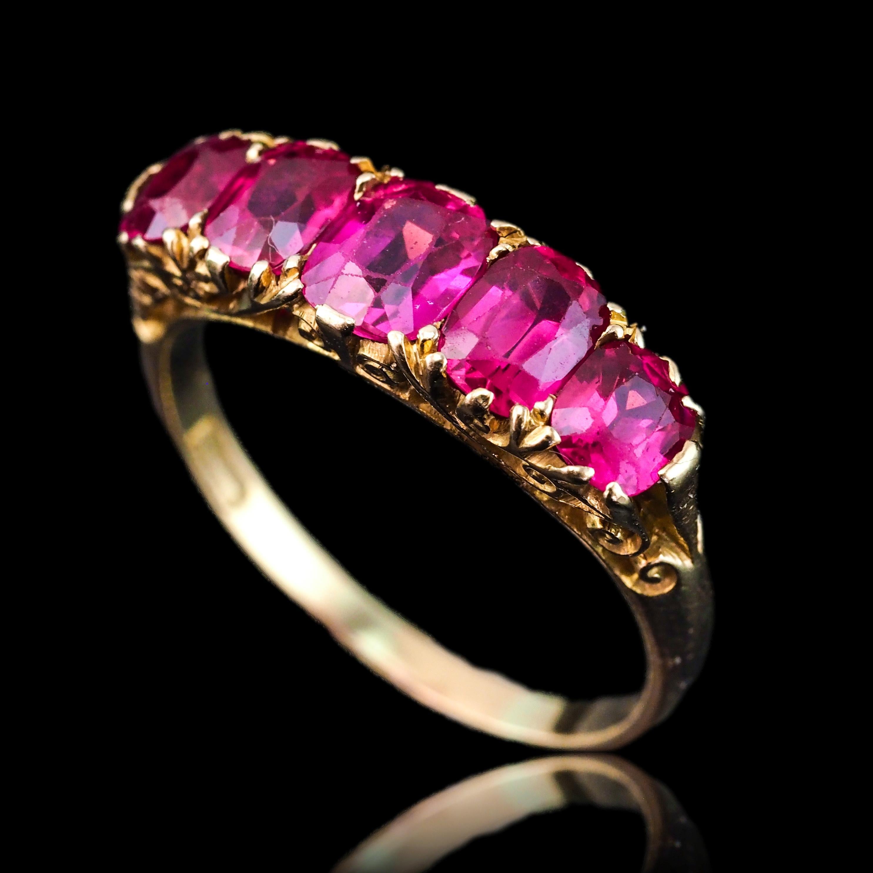 Antique Victorian Ruby Ring 5 Stone Design 18K Gold - c.1900 en vente 5