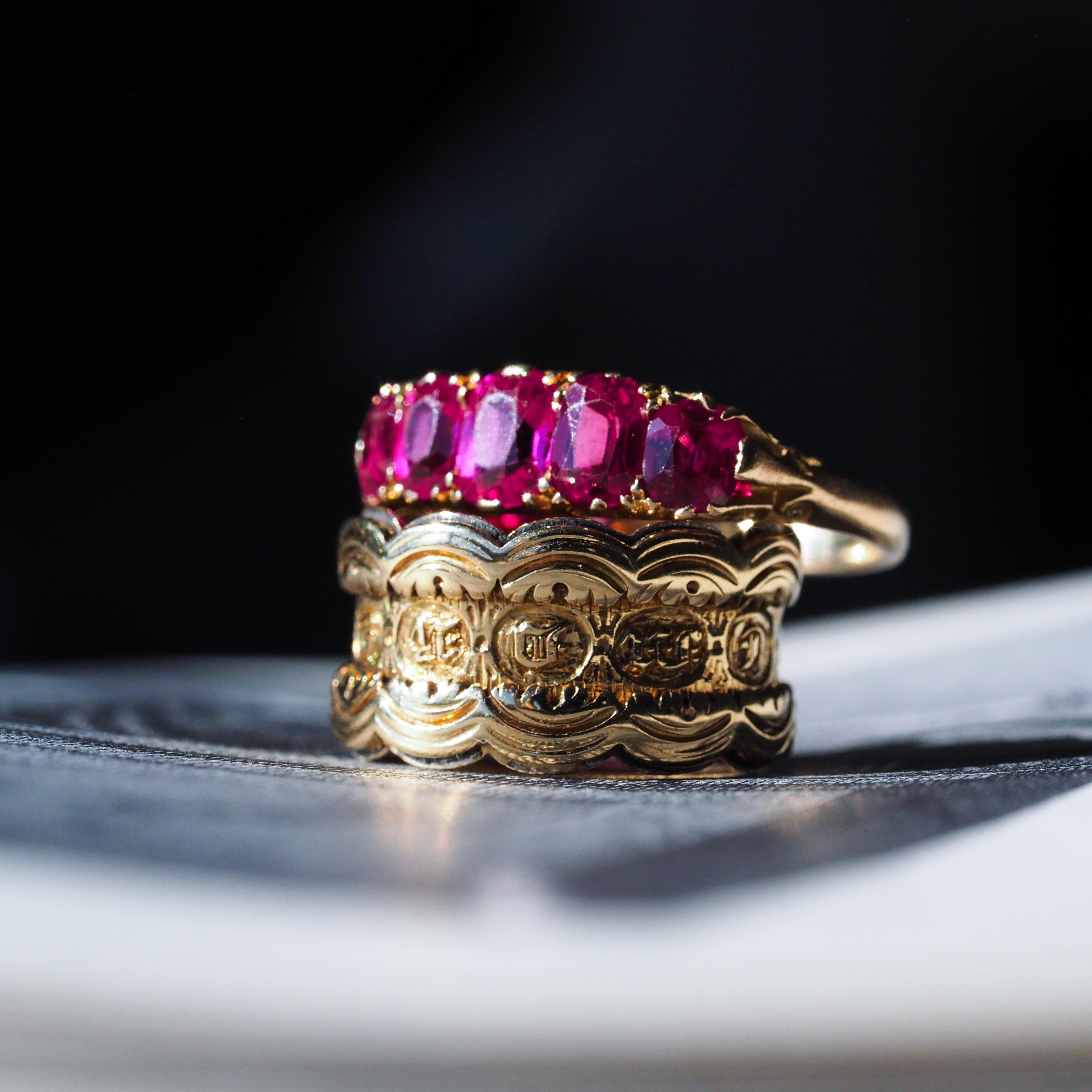 Antique Victorian Ruby Ring 5 Stone Design 18K Gold - c.1900 en vente 7