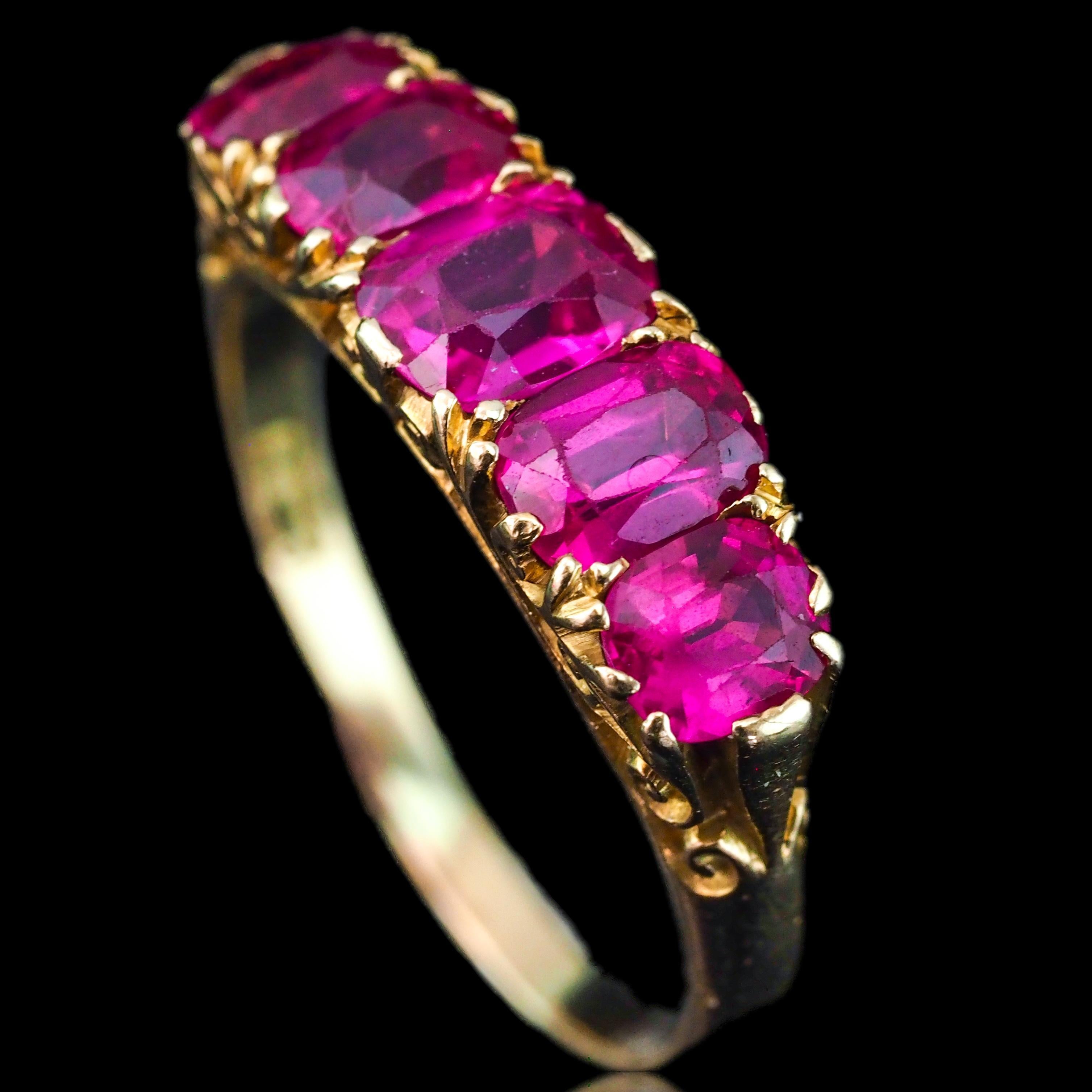 Antique Victorian Ruby Ring 5 Stone Design 18K Gold - c.1900 en vente 8