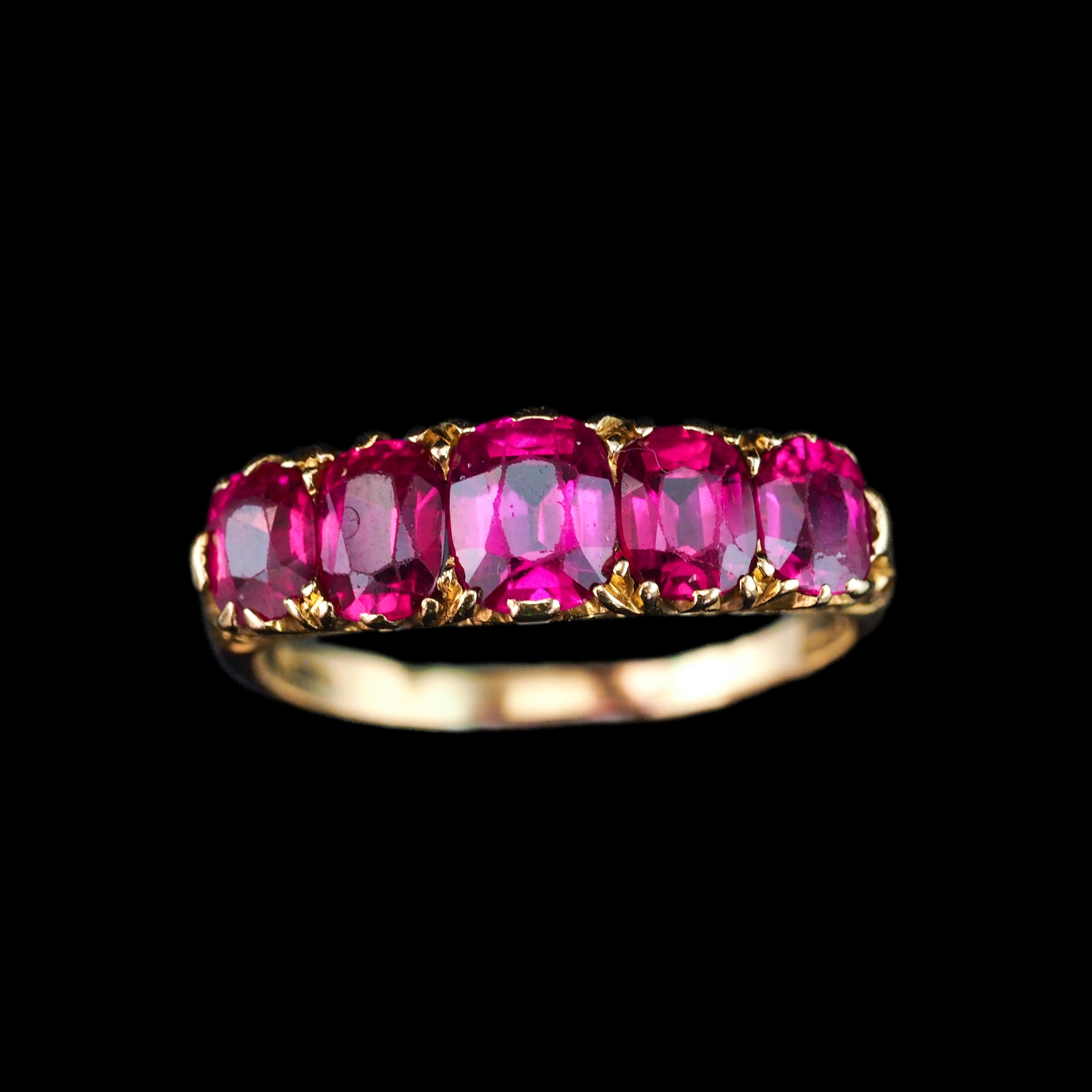 Antique Victorian Ruby Ring 5 Stone Design 18K Gold - c.1900 en vente 11