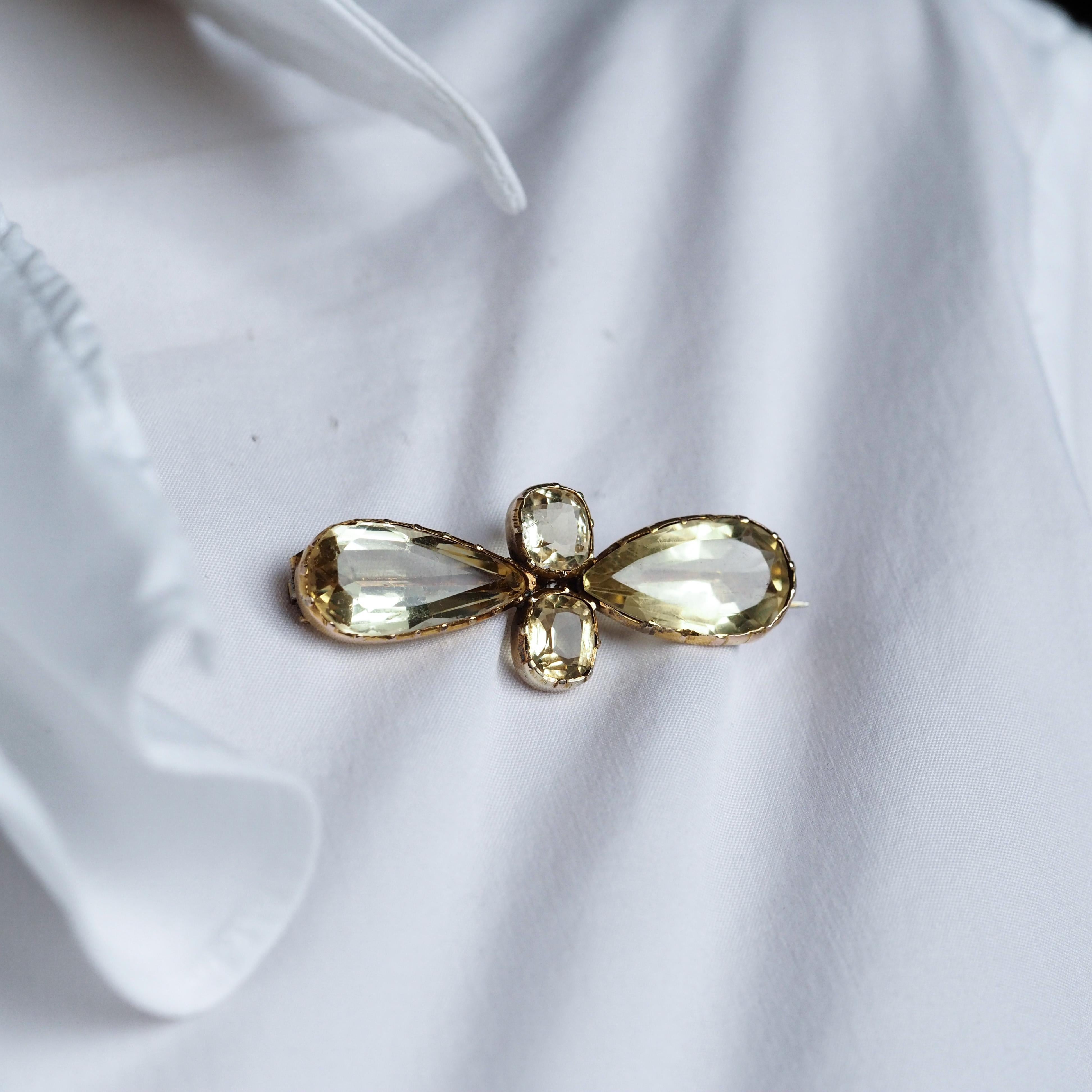 Antike Citrin-Brosche 12K Gold Quatrefoil Style Design - 19. c. (Gemischter Schliff) im Angebot
