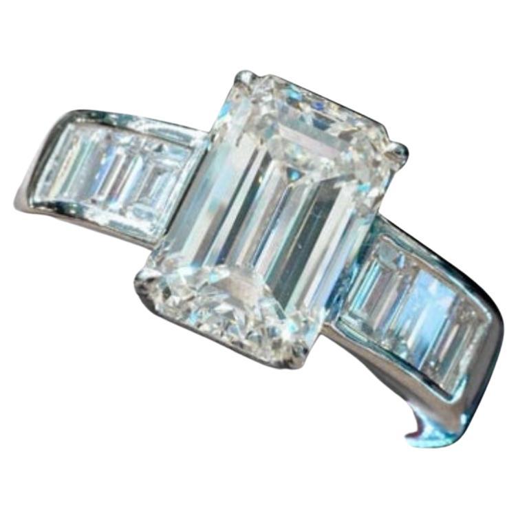GIA Certified 4.00 Carats F/VS2 Emerald Shape Diamond Or 18K  Bagues solitaires