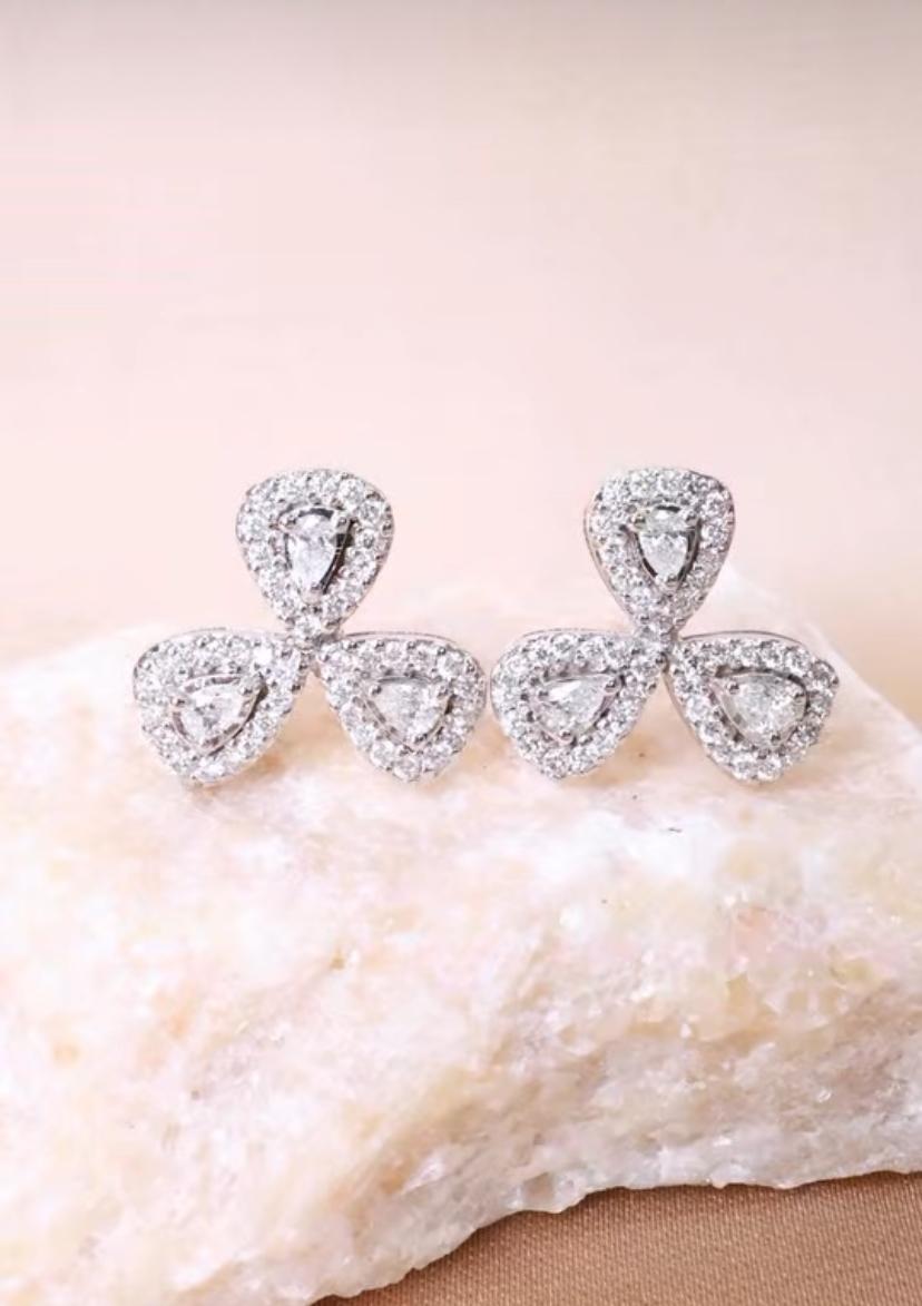 Taille mixte Boucles d'oreilles en or 18 carats de 1,54 carats de diamants de forme mixte en vente