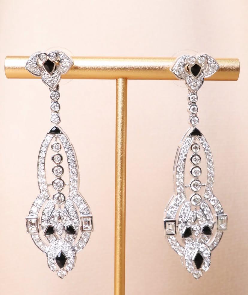 Donna Lampadario in oro 18K con diamanti naturali da 3,40 carati  Orecchini in vendita