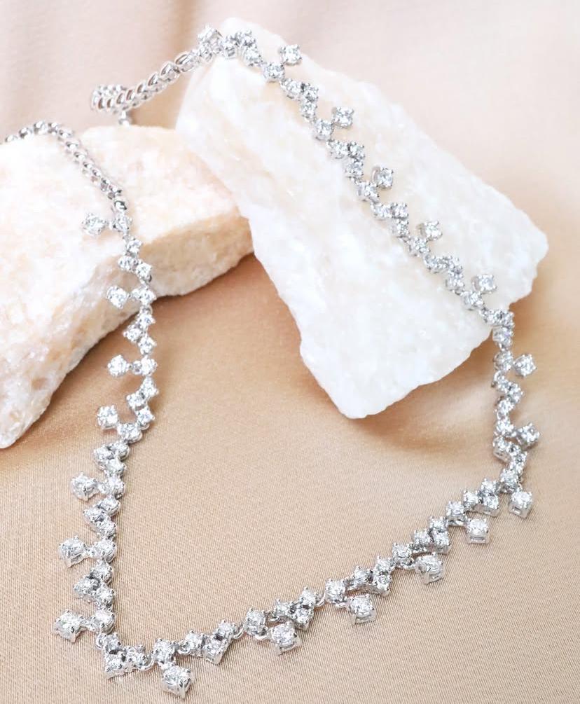 An exquisite Diamonds necklace in glamour design, so elegant and refined design.
Adorn yourself and add a touch of sophistication on your look.
Stunning necklace come in 18k with Natural Diamonds of 4,00 carats, in special mixed shape, F color VS