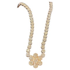 2.50 Carats Diamants ronds de forme brillante Collier fleur en or 14K