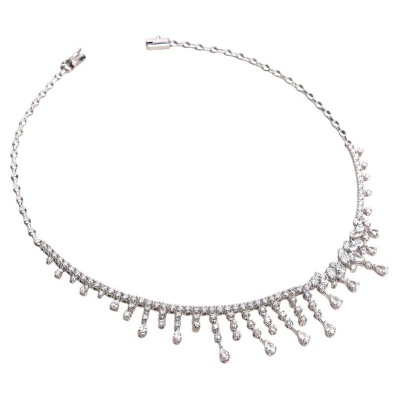 Collier en or 14 carats serti de diamants de formes variées totalisant 10,00 carats