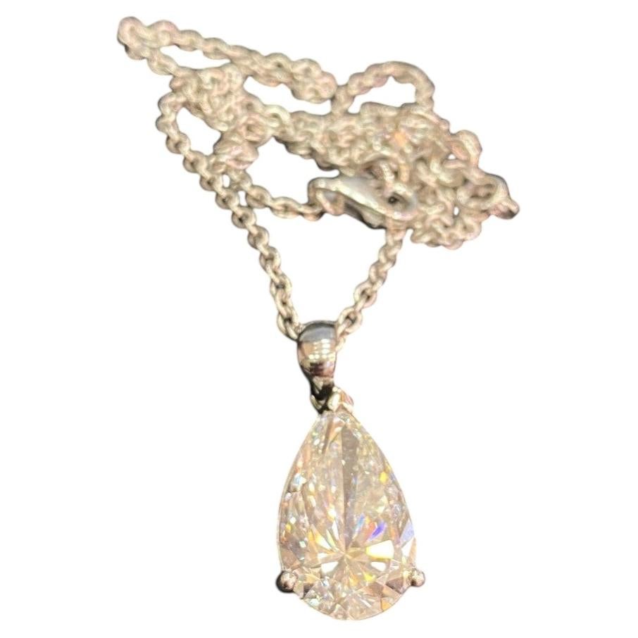 Collar con un diamante de 5,00 quilates, certificado por el GIA, de color G y pureza SI1, con forma de pera, en oro blanco de 18 quilates