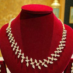 1.50 Carats F/VS1 Round Brilliant Diamonds Illusion Necklace in 14K Yellow Gold
