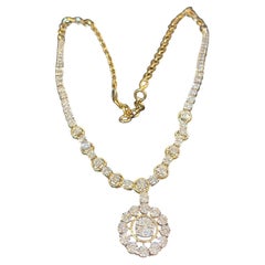 Beautiful 1.62 Cts Round Brilliant F/VS1 Diamonds Halo Necklace 14K Yellow Gold