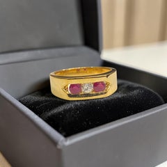 0.70 Cts Round Brilliant F/VS1 Diamonds Channel Set Ruby Men's Ring In 18K Gold