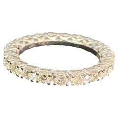 Alliance « éternité » en pavé de diamants ronds taille brillant de 1,60 carat, F/VS1, en or blanc 14 carats