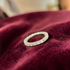 Alliance « éternité » en pavé de diamants ronds taille brillant de 1,60 carat, F/VS1, en or blanc 14 carats