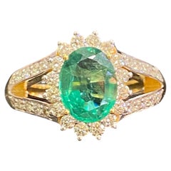 3.05 Cts Round Brilliant F/VS1 Diamonds Emerald Cocktail Ring In 18K Yellow Gold