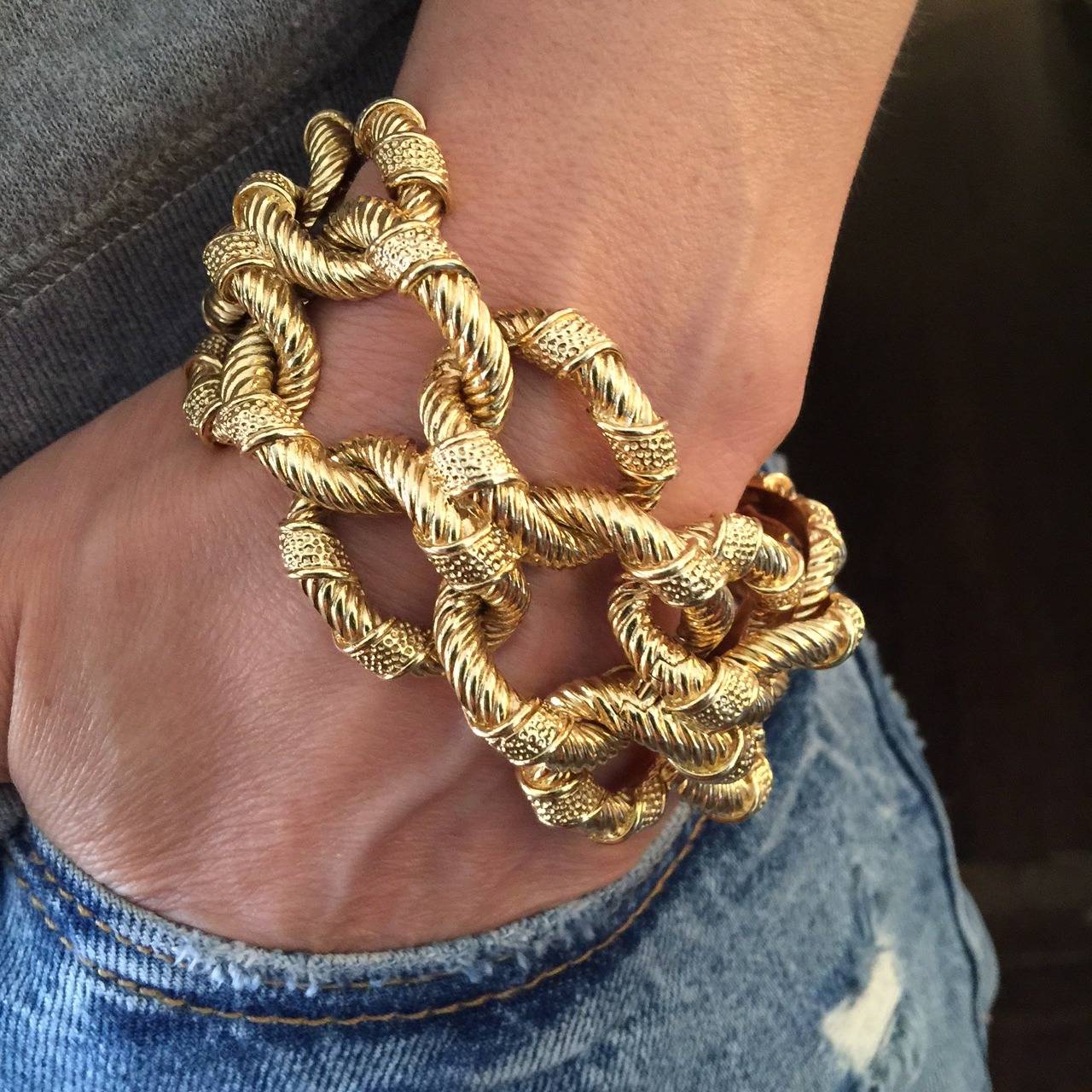 Van Cleef & Arpels Textured Gold Link Bracelet 1
