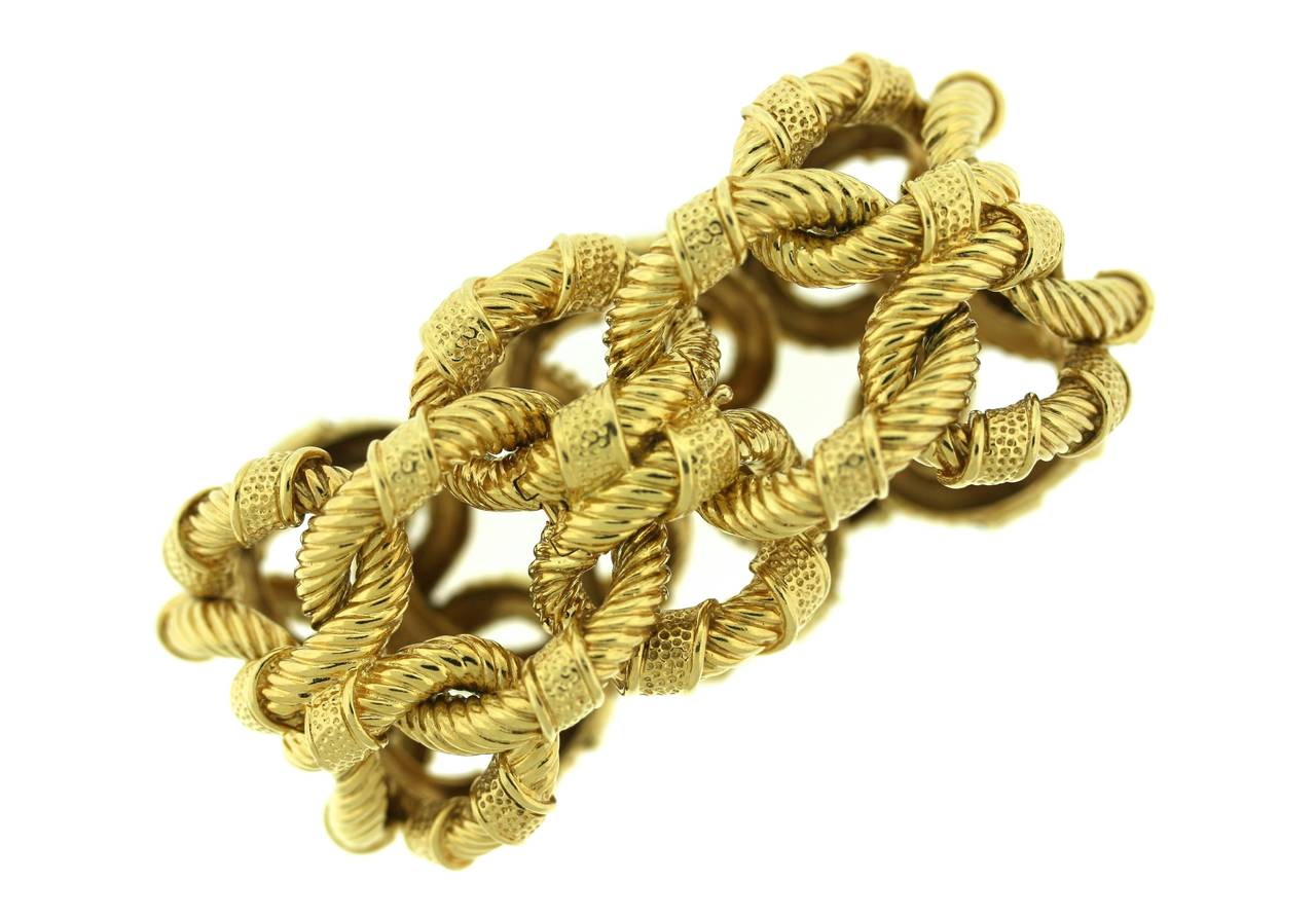 Van Cleef & Arpels Textured Gold Link Bracelet In Excellent Condition In New York, NY
