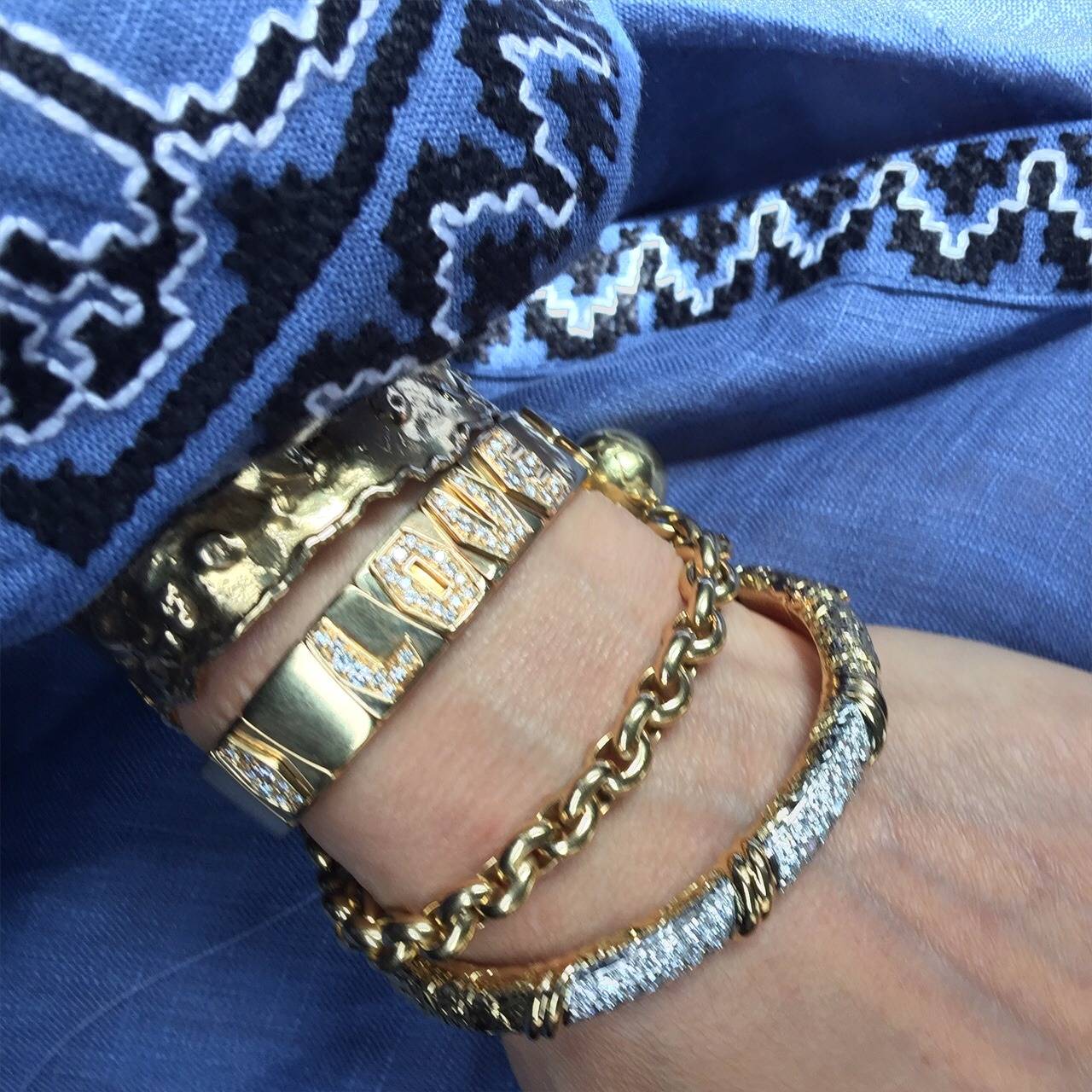 Women's 1970s Van Cleef & Arpels Diamond Gold Hinged Bangle Bracelet
