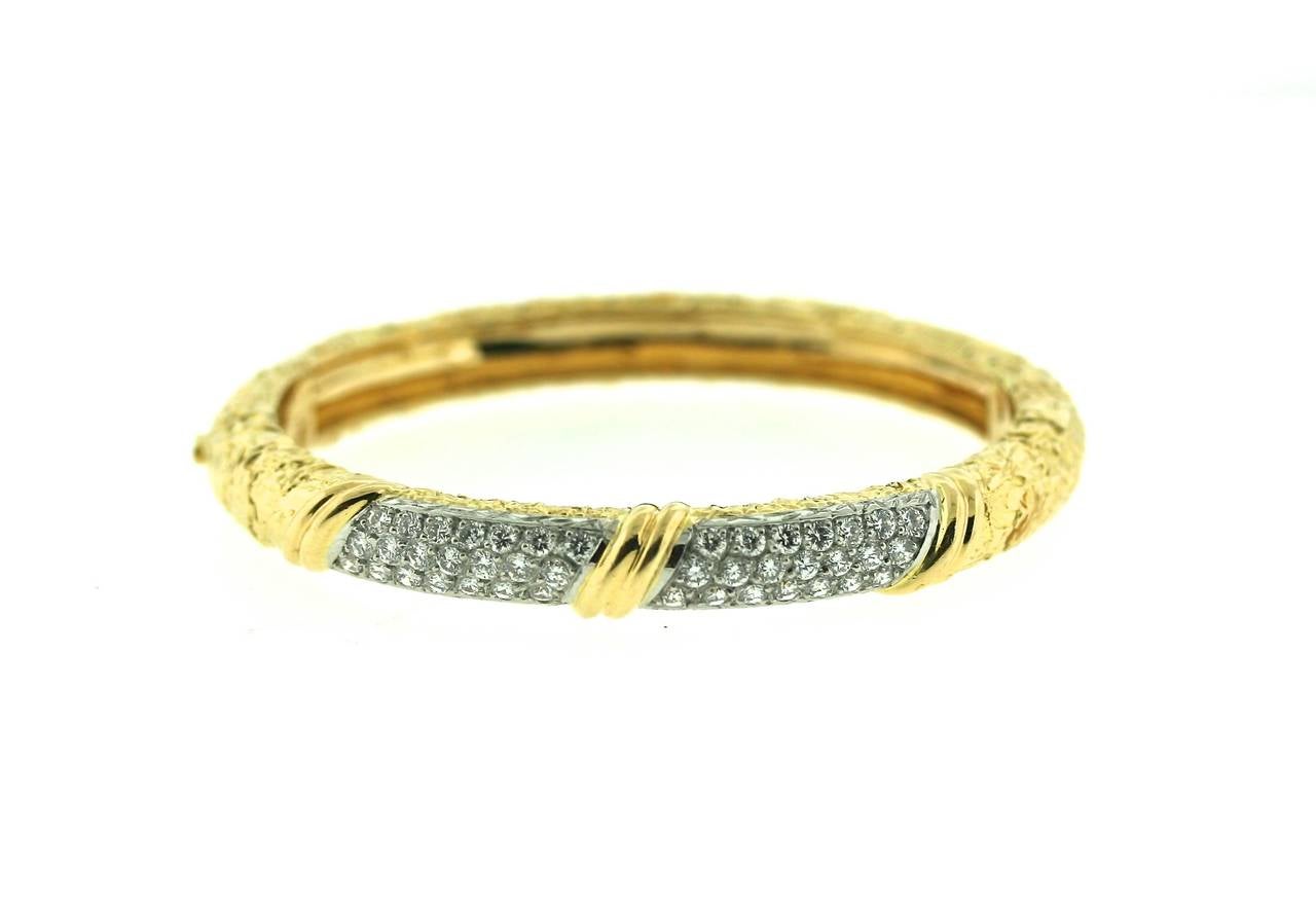 1970s Van Cleef & Arpels Diamond Gold Hinged Bangle Bracelet In Excellent Condition In New York, NY