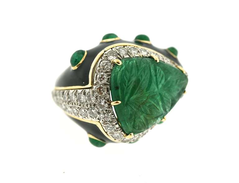 DAVID WEBB Carved Emerald, Diamond and Enamel Ring In Excellent Condition In New York, NY