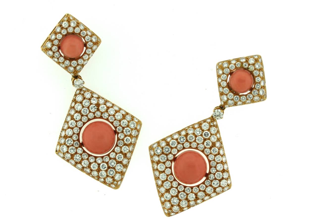 An Important Pair of Van Cleef & Arpels Coral and Diamond Earrings In Excellent Condition For Sale In New York, NY