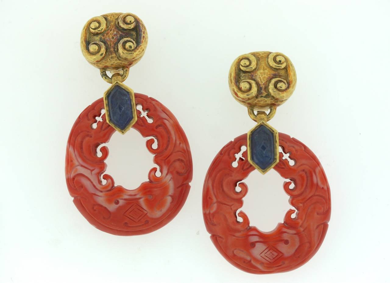 David Webb Carved Coral Sapphire Gold Earrings In Excellent Condition In New York, NY