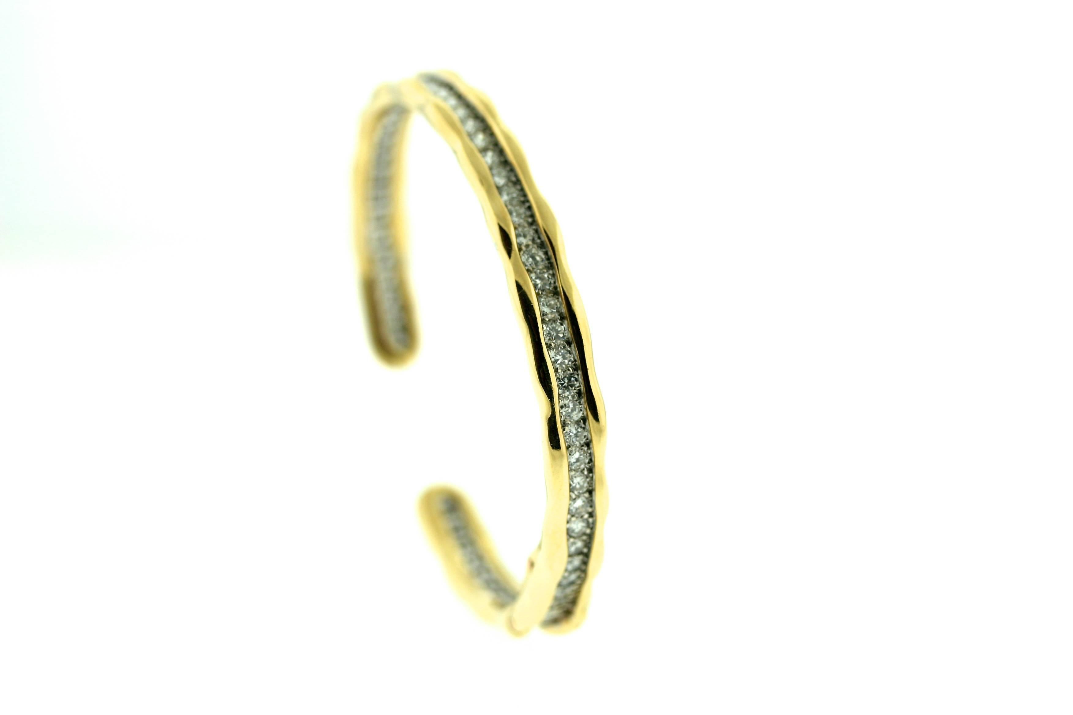 1970s Van Cleef & Arpels Diamond Gold Cuff Bracelet In Excellent Condition In New York, NY