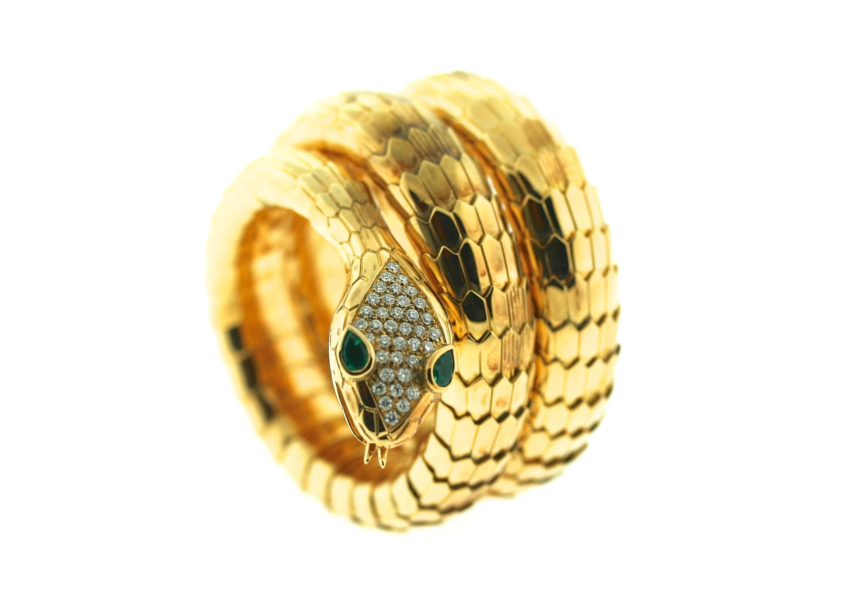 1970s Illario Emerald Diamond Gold Serpent Bracelet In Excellent Condition In New York, NY