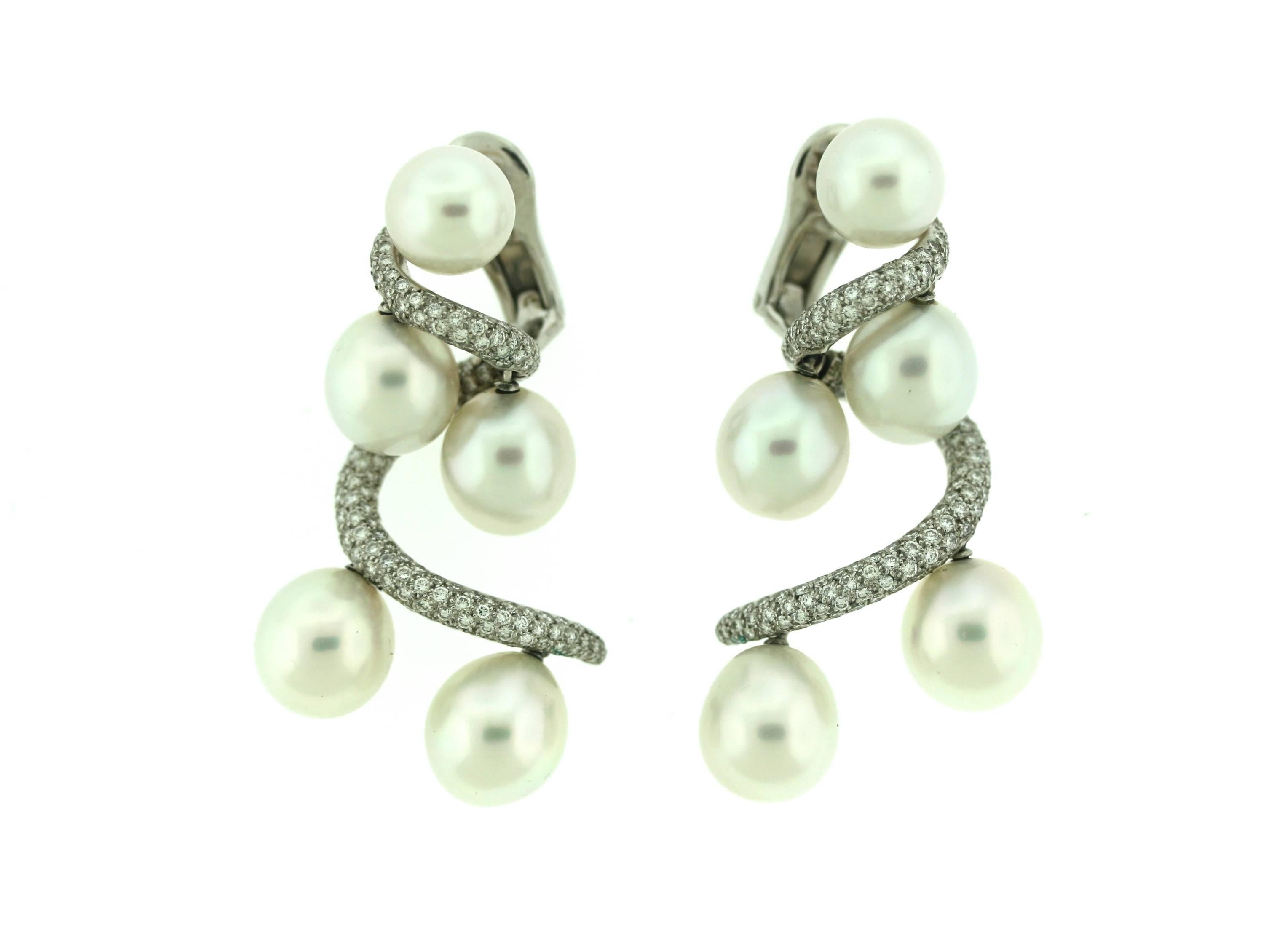 Chanel Pearl Diamond Gold Earrings In Excellent Condition For Sale In New York, NY