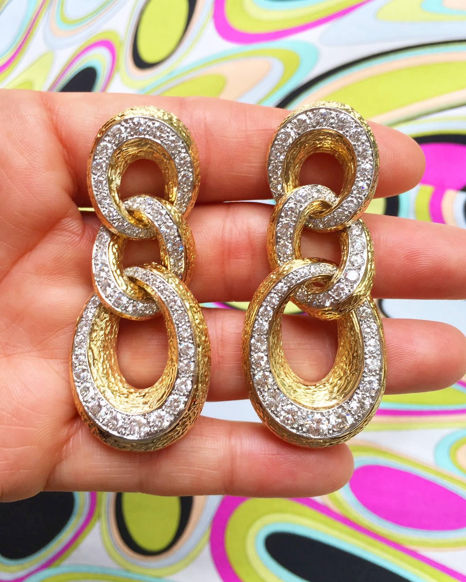 1970s Van Cleef & Arpels Diamond Gold Earrings In Excellent Condition For Sale In New York, NY