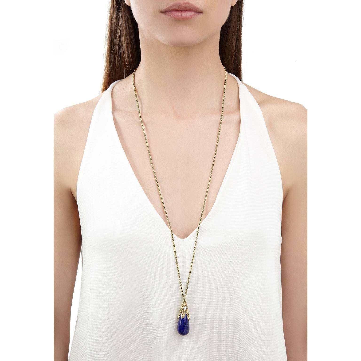 Dazzle with this luxurious midnight-blue lapis lazuli necklace. The drop pendant has been specially cut and set with three baroque freshwater pearls encrusted in gold plated silver and hung on a wheat-sheath chain. 

Pendant measures: 48 x