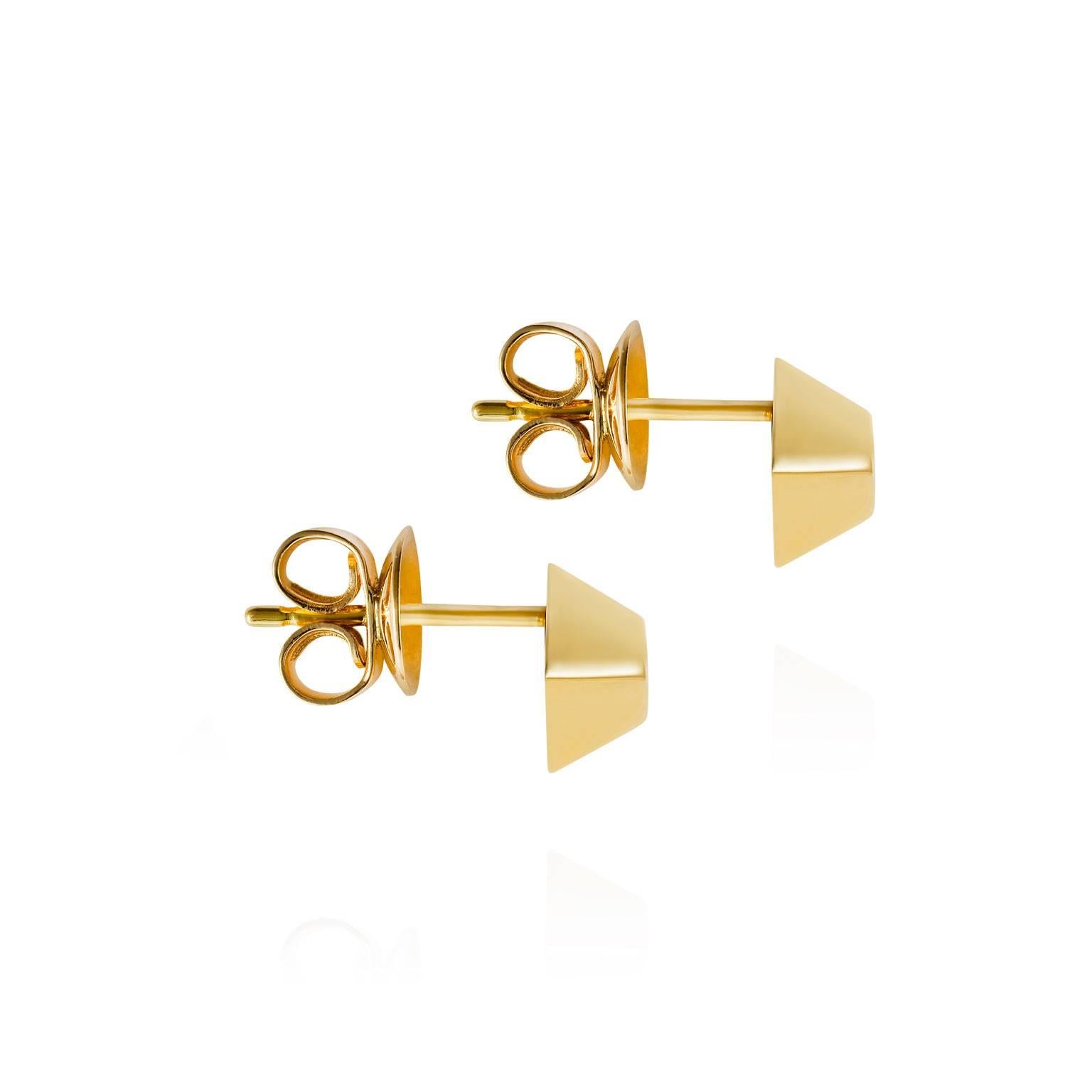 Perfect for everyday wear, these geometric gold pyramid studs will add a sleek and minimal aesthetic to your look.

Crafted in 18k yellow gold they come in a highly polished finish.
Measures: 7.5 x 7.5mm
Handmade in London, England.
