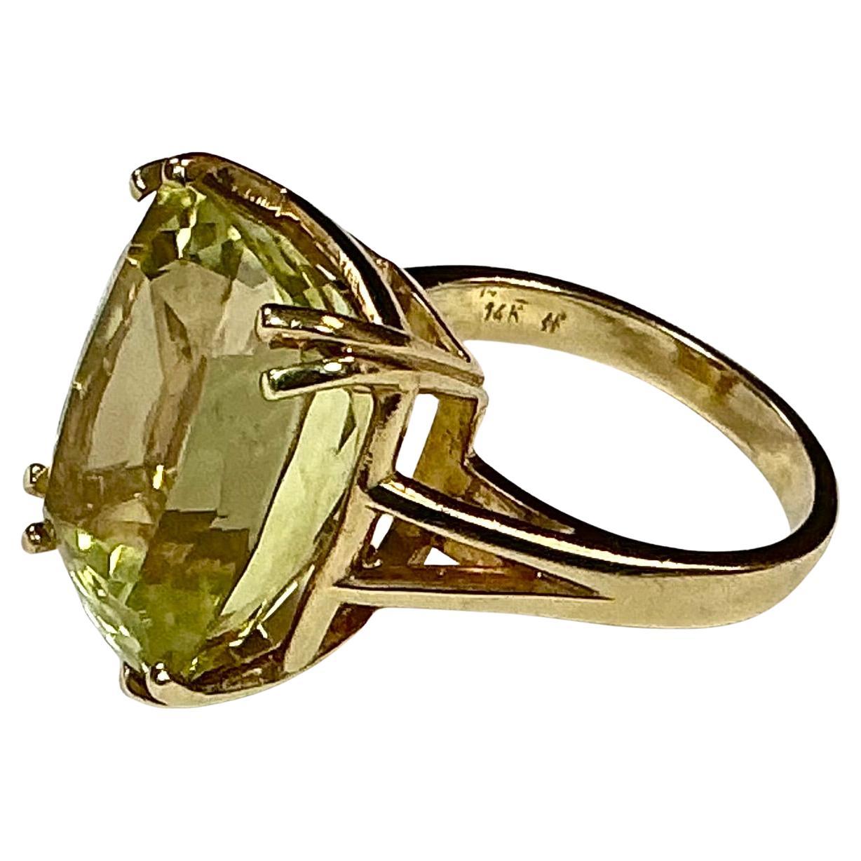 14K Yellow Gold Citrine Cocktail Ring In Good Condition For Sale In Bradenton, FL