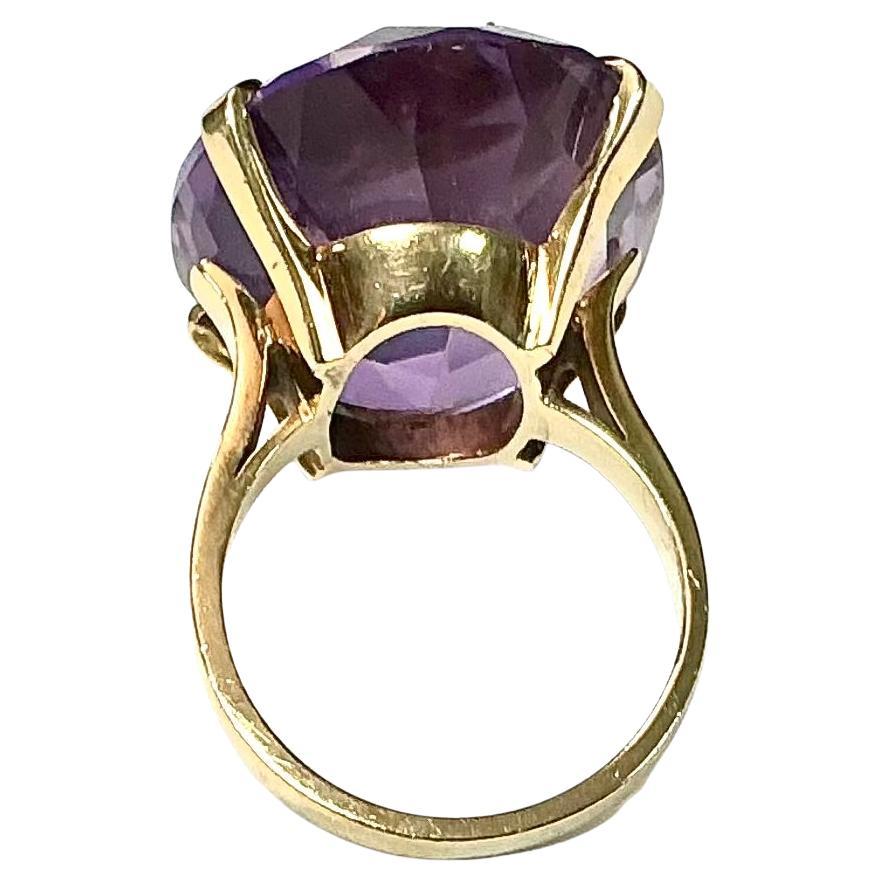 Modern 14K Yellow Gold Oval Amethyst Ring For Sale